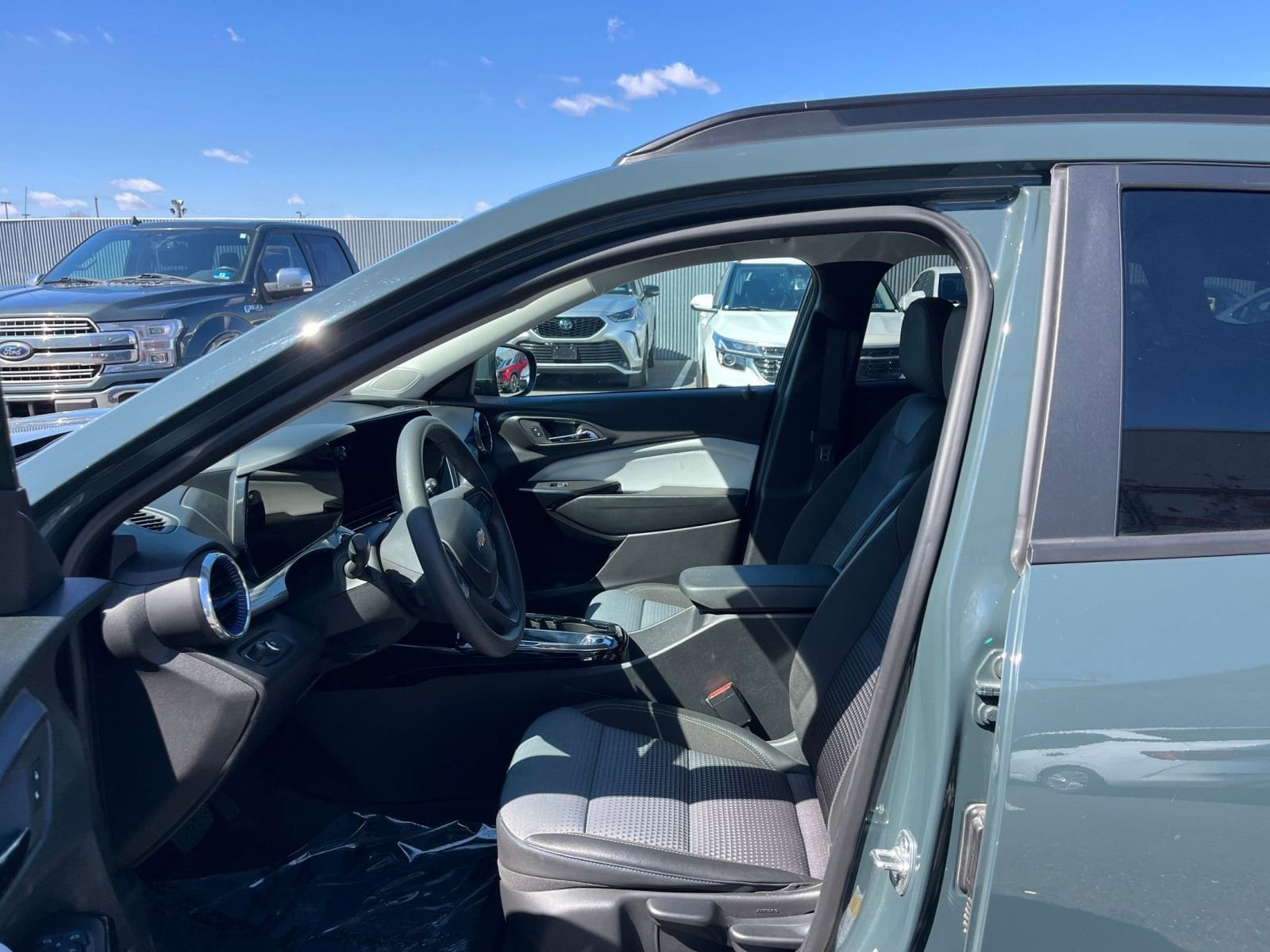 Thumbnail: 2025 Chevrolet Trax - 27