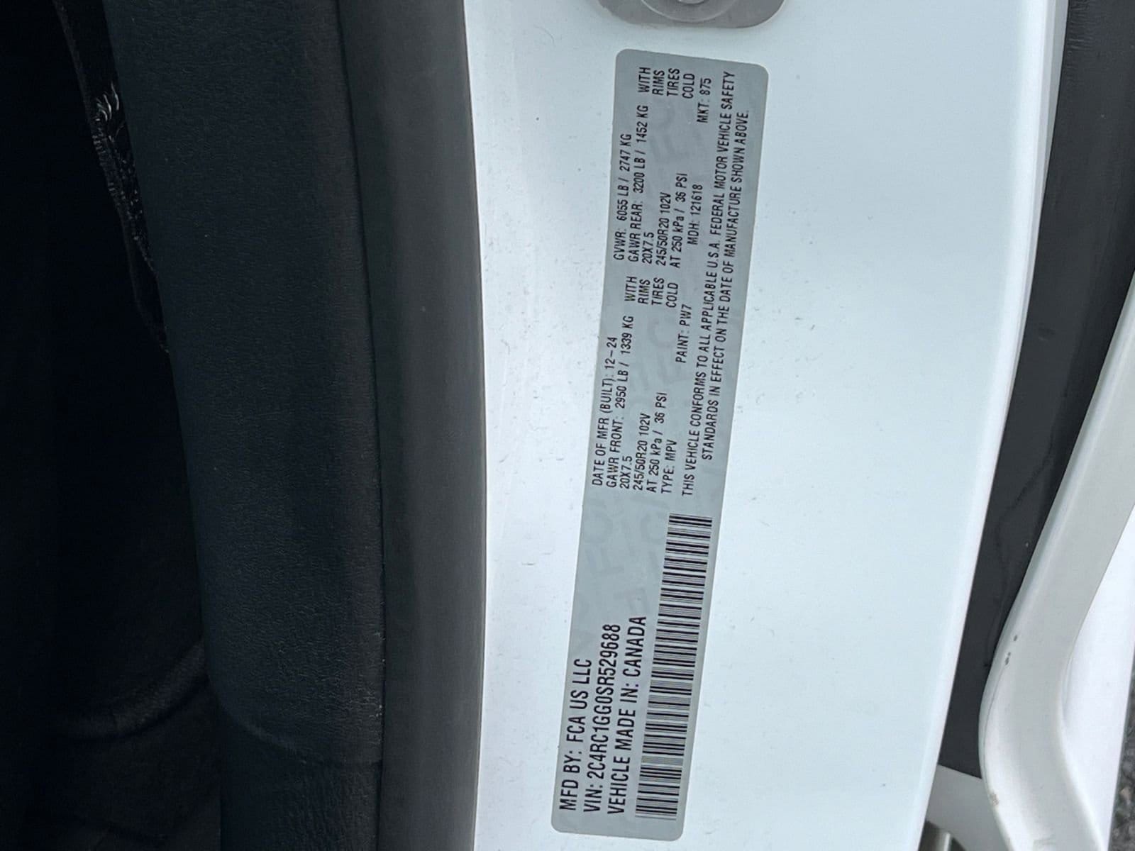 Thumbnail: 2025 Chrysler Pacifica - 32