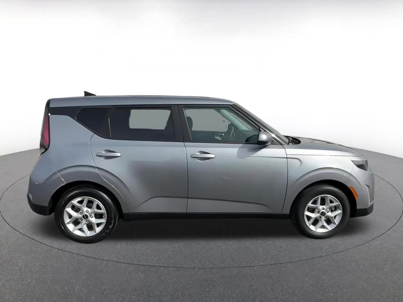2024 Kia Soul LX 16