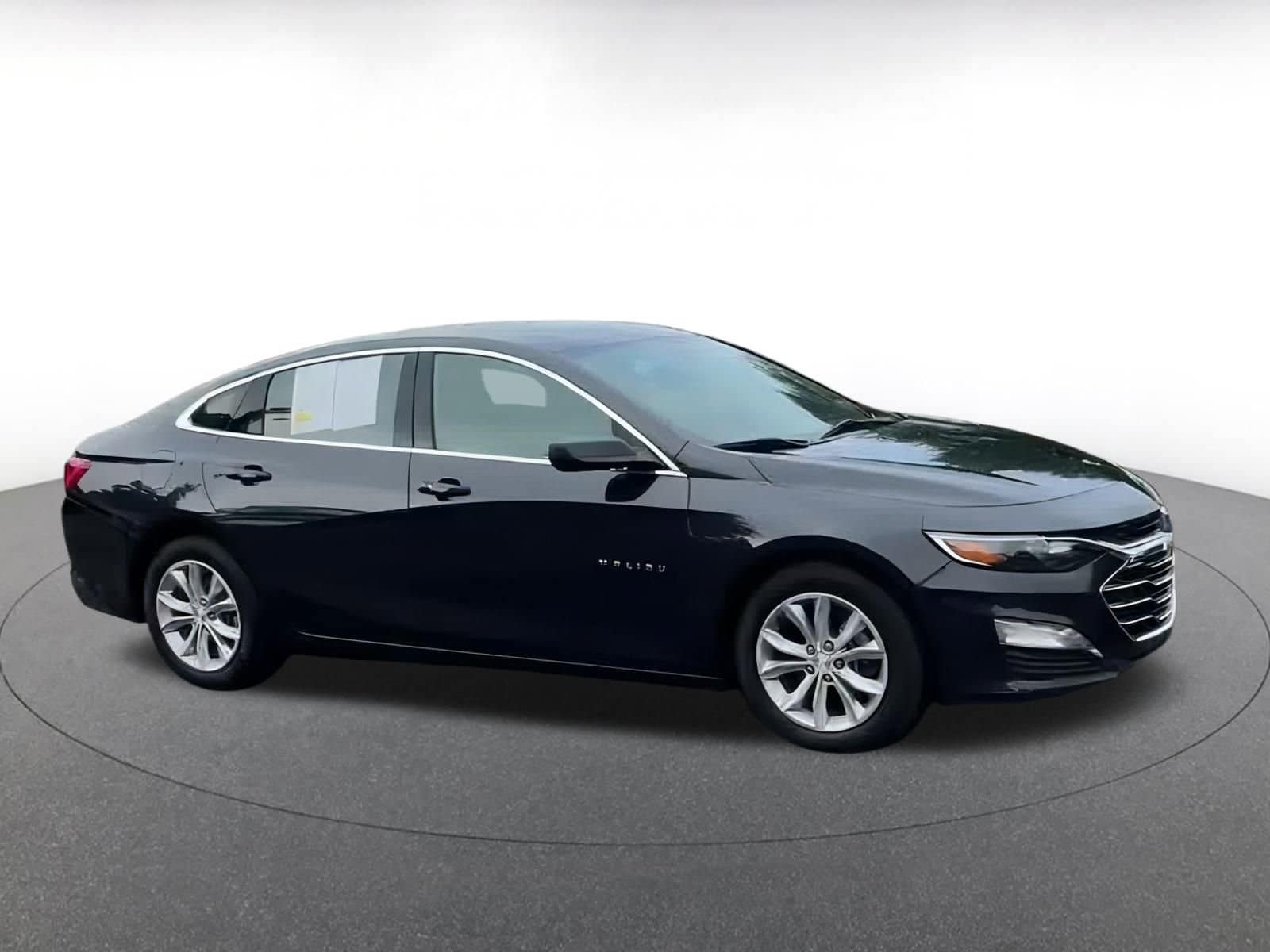 Thumbnail: 2023 Chevrolet Malibu - 8