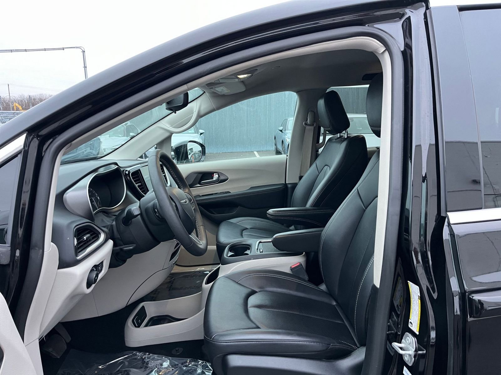 Thumbnail: 2024 Chrysler Pacifica - 27