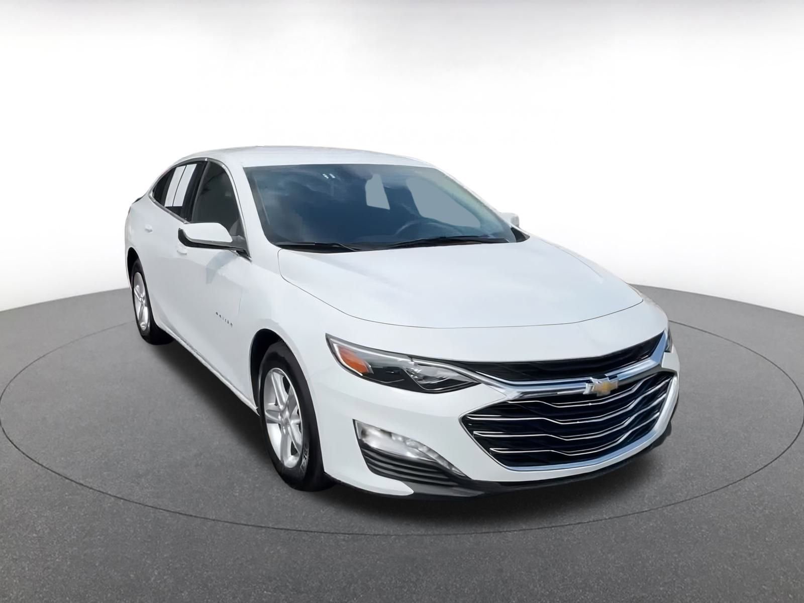 Thumbnail: 2024 Chevrolet Malibu - 3