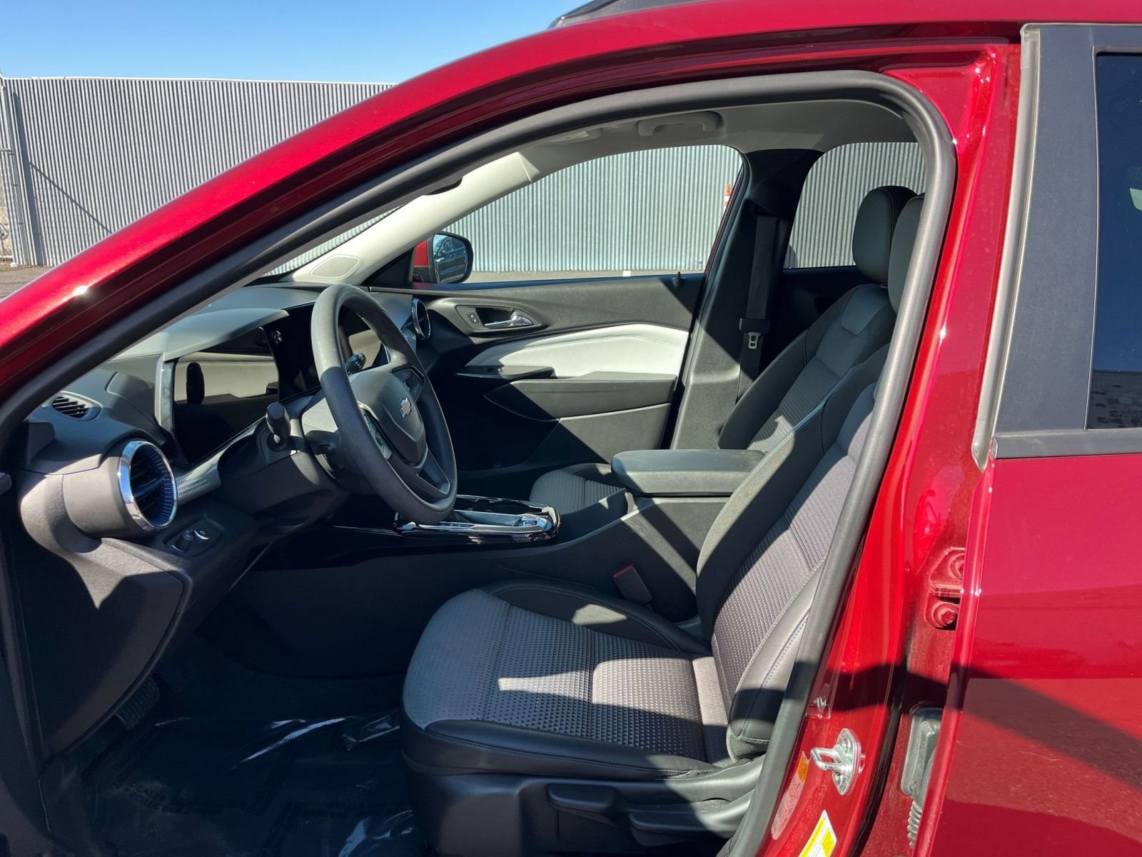 Thumbnail: 2025 Chevrolet Trax - 25