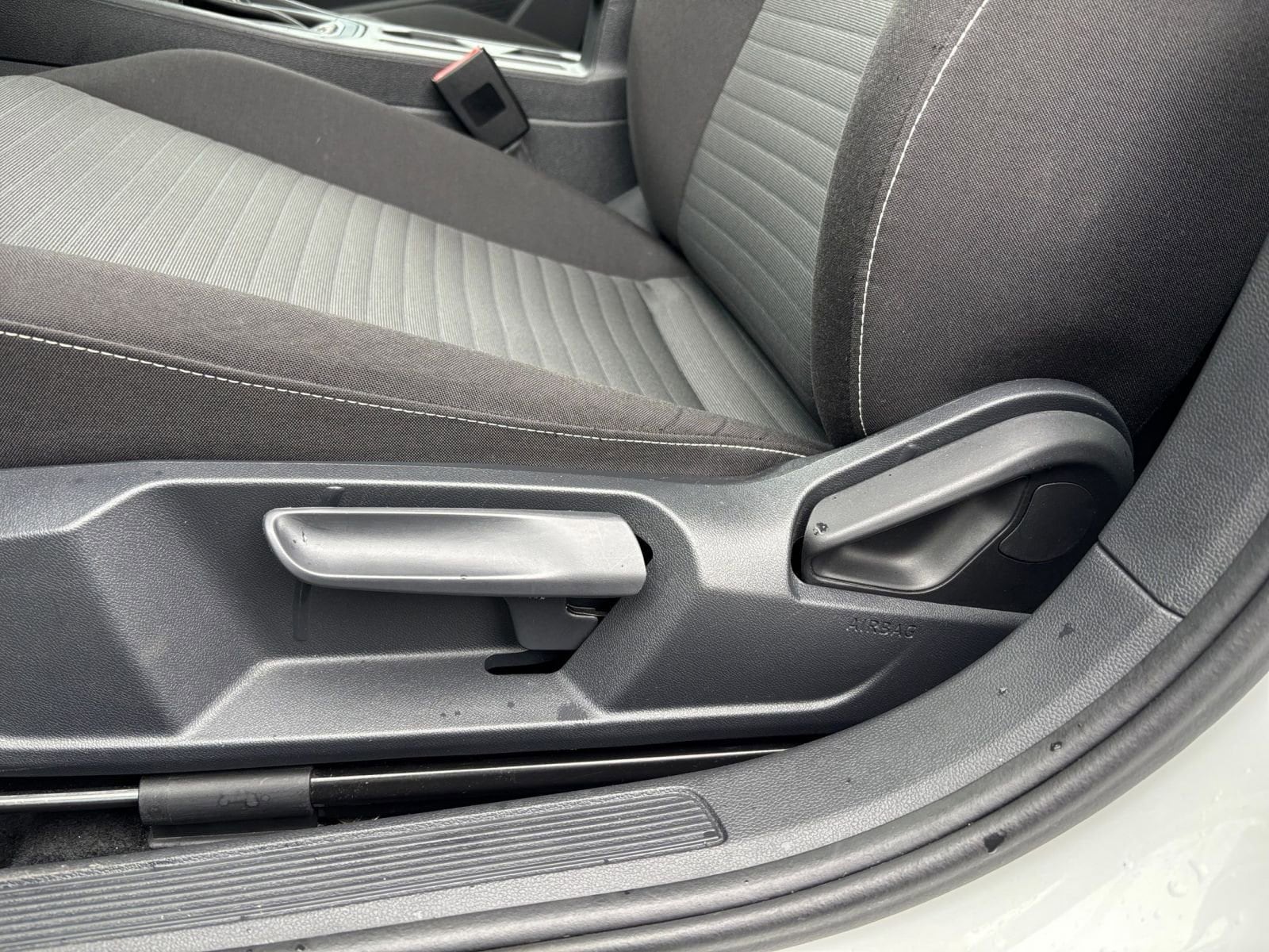 2024 Volkswagen Jetta S 23