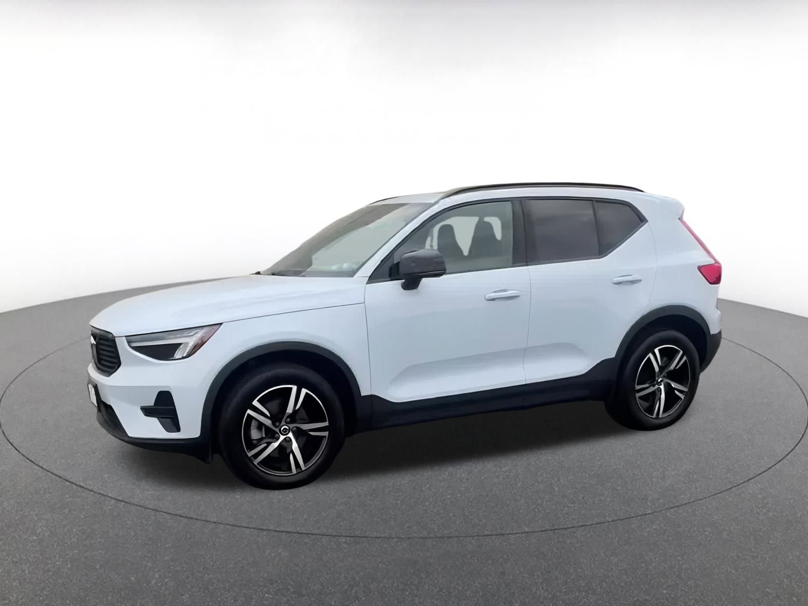 Thumbnail: 2024 Volvo XC40 - 11