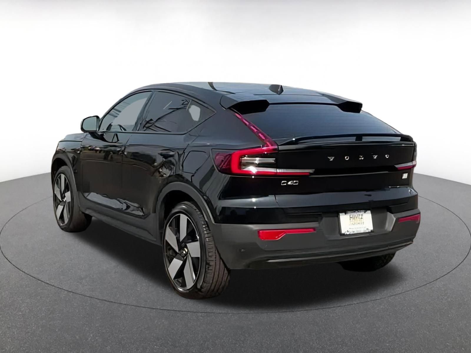 Thumbnail: 2023 Volvo C40 - 12