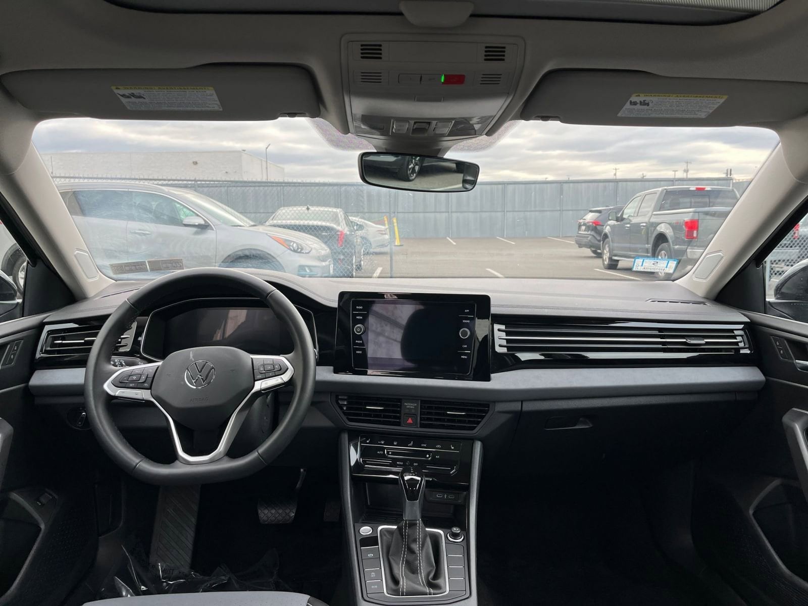 Thumbnail: 2025 Volkswagen Jetta - 32