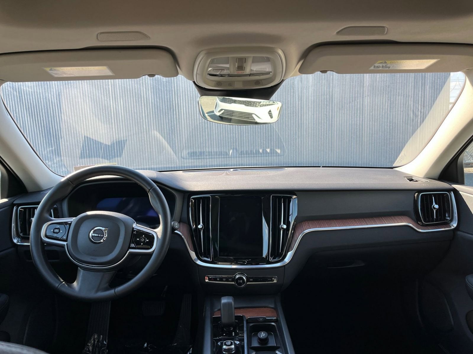 Thumbnail: 2025 Volvo S60 - 33