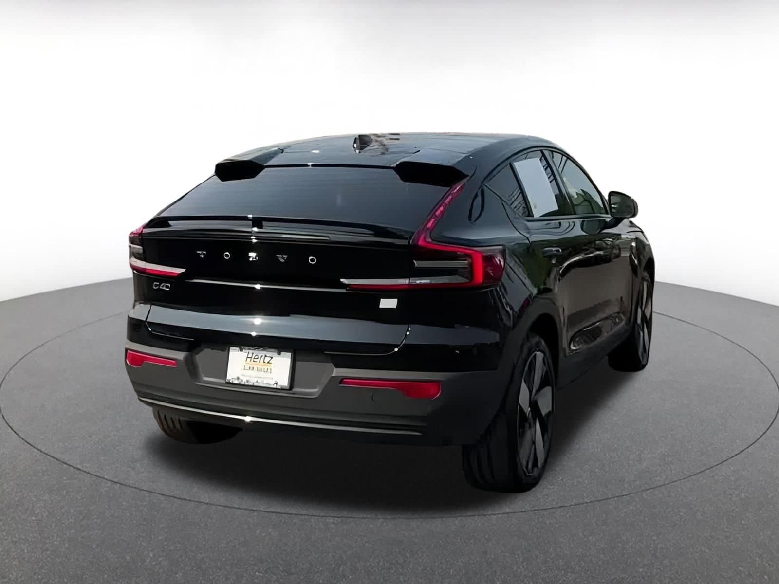 Thumbnail: 2023 Volvo C40 - 15