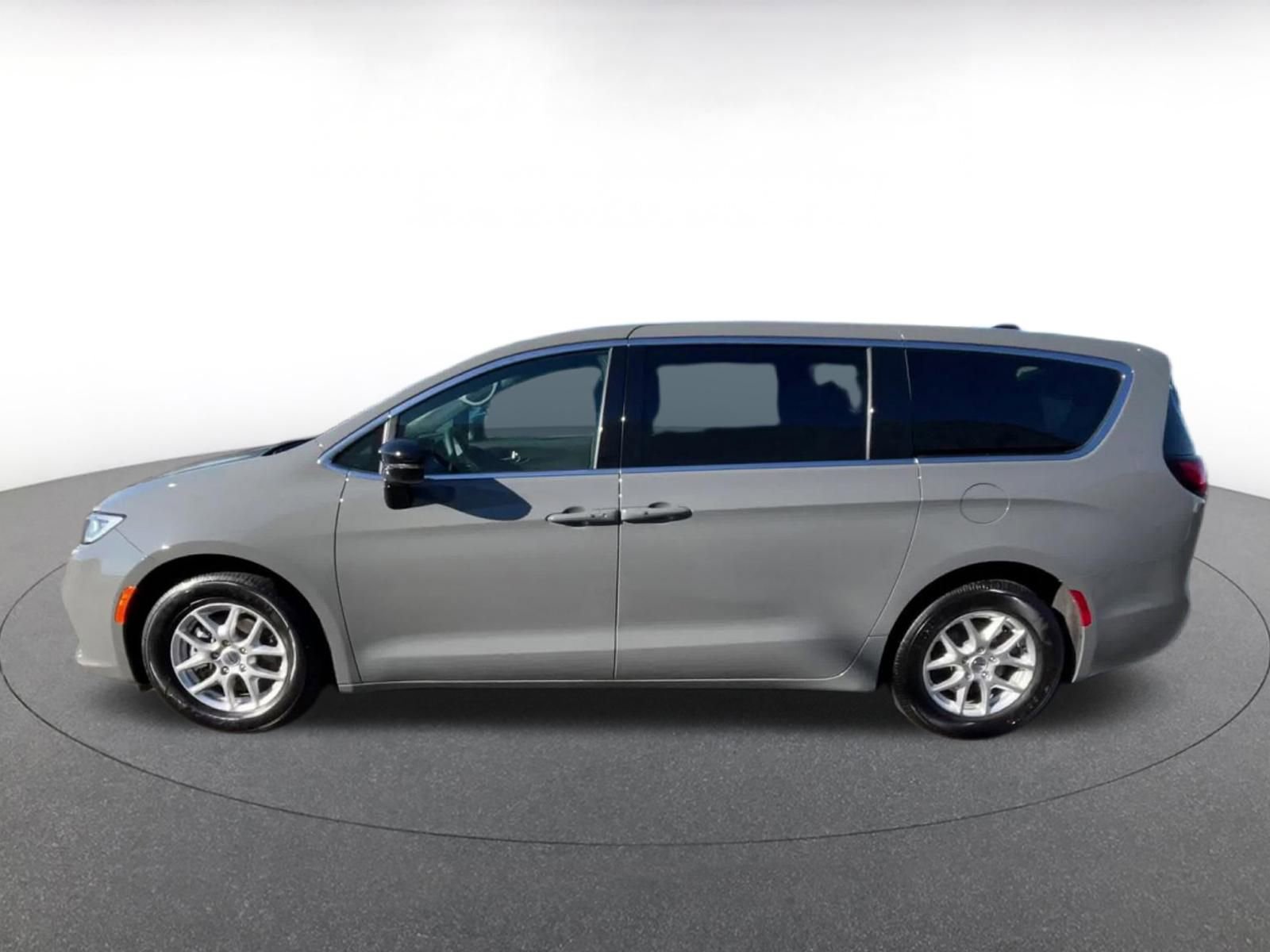 Thumbnail: 2025 Chrysler Pacifica - 9
