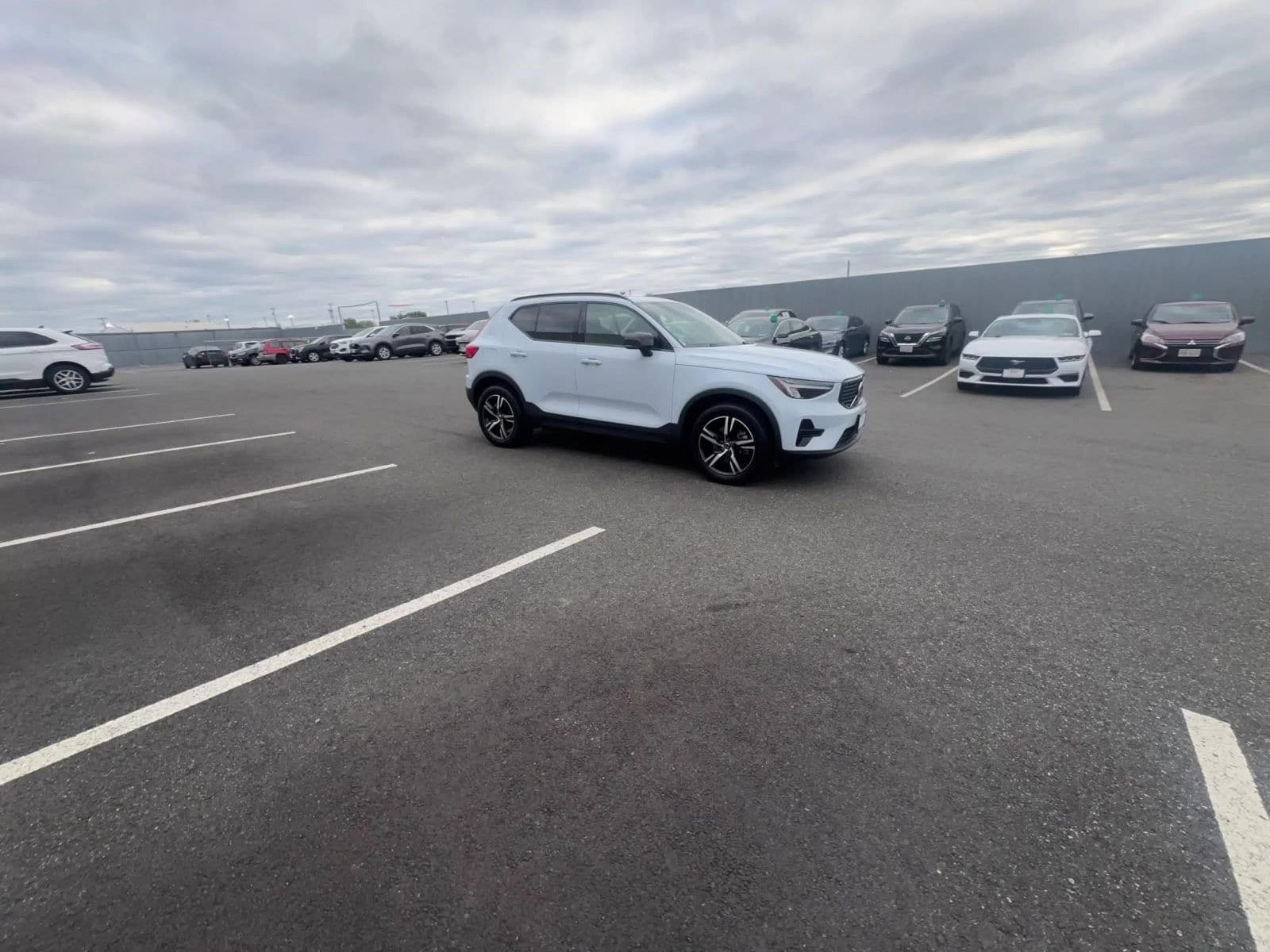 Thumbnail: 2024 Volvo XC40 - 6