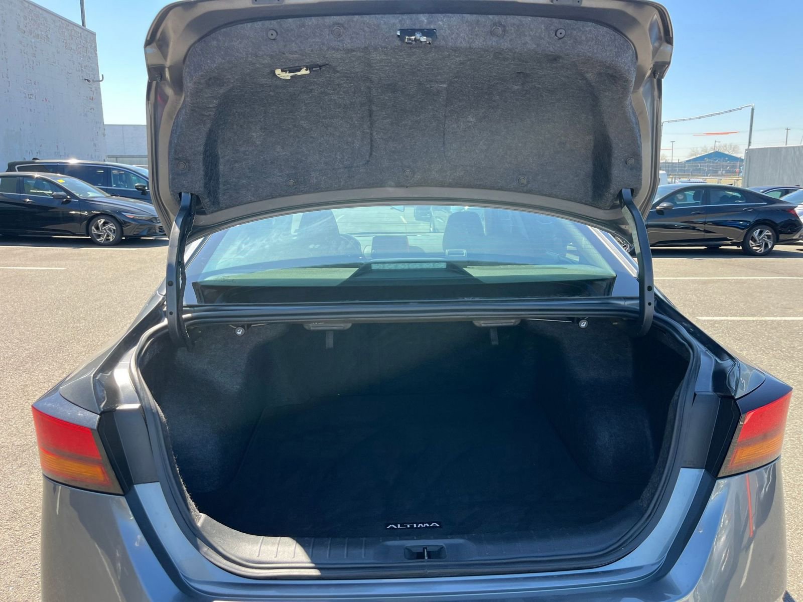 Thumbnail: 2025 Nissan Altima - 32