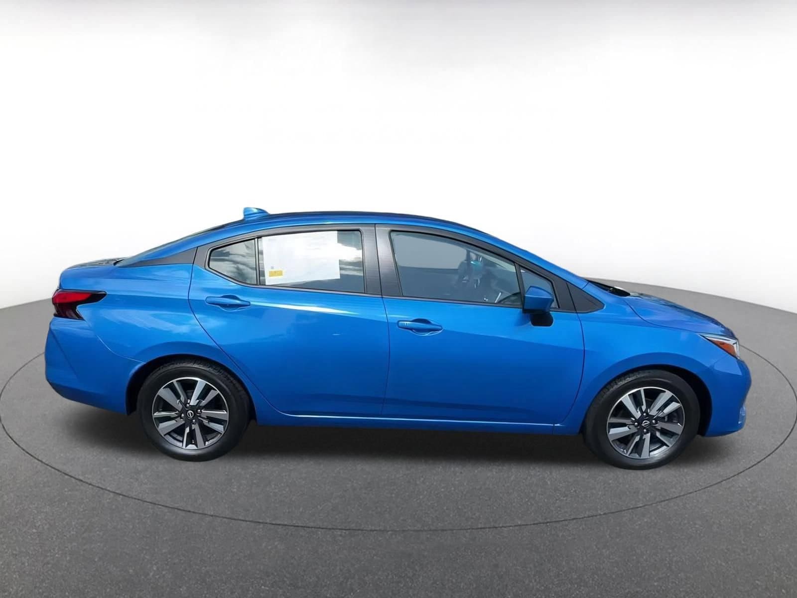 2023 Nissan Versa 1.6 SV 16
