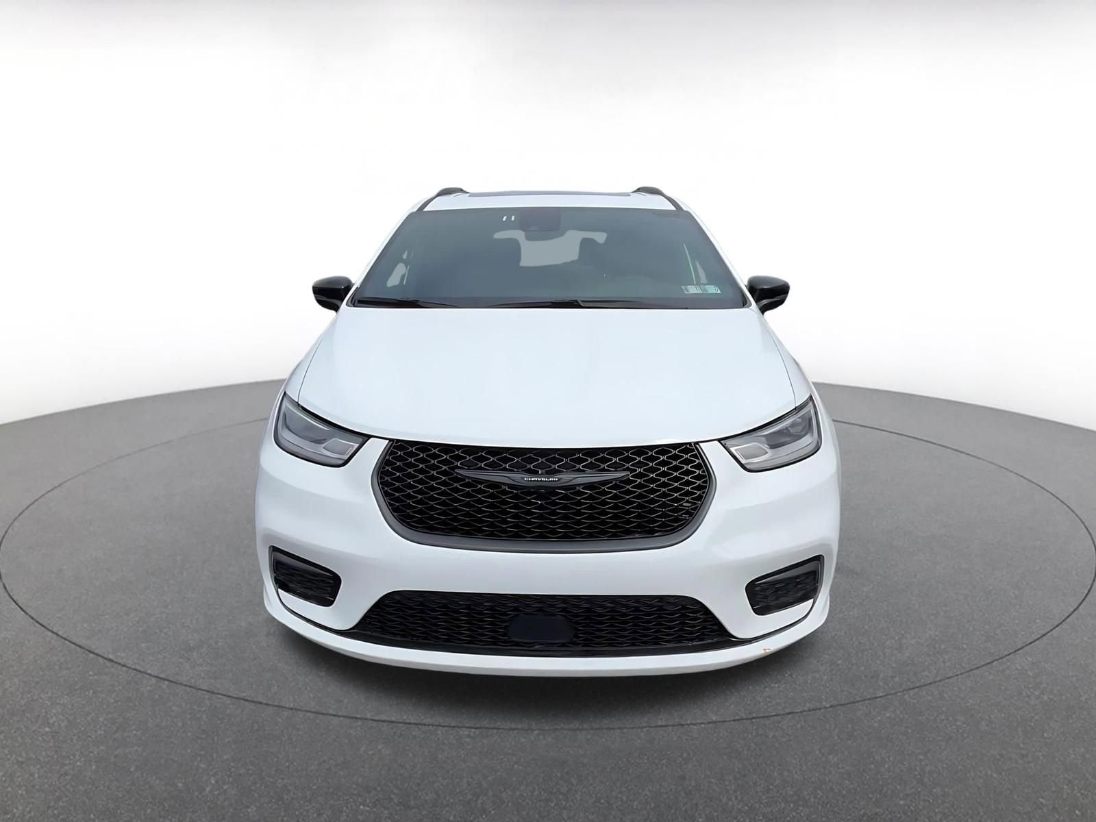 Thumbnail: 2025 Chrysler Pacifica - 4