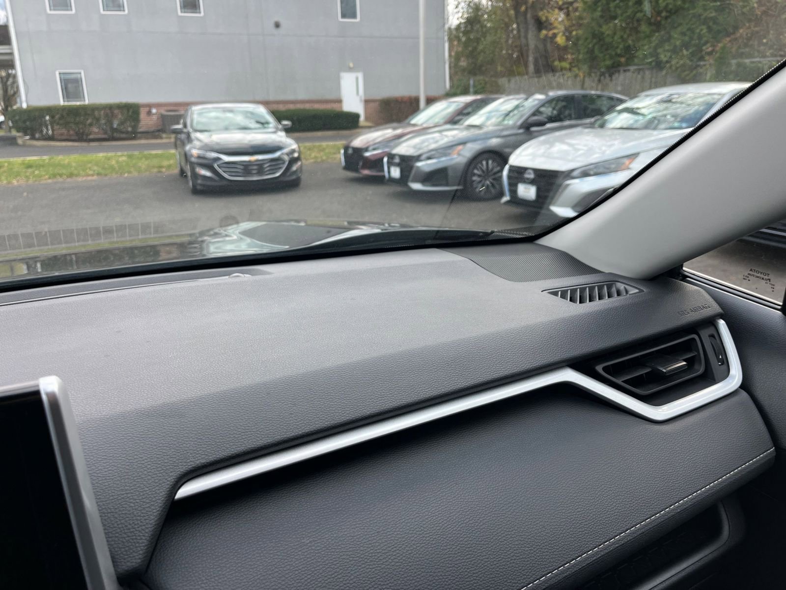 Thumbnail: 2025 Toyota RAV4 - 35