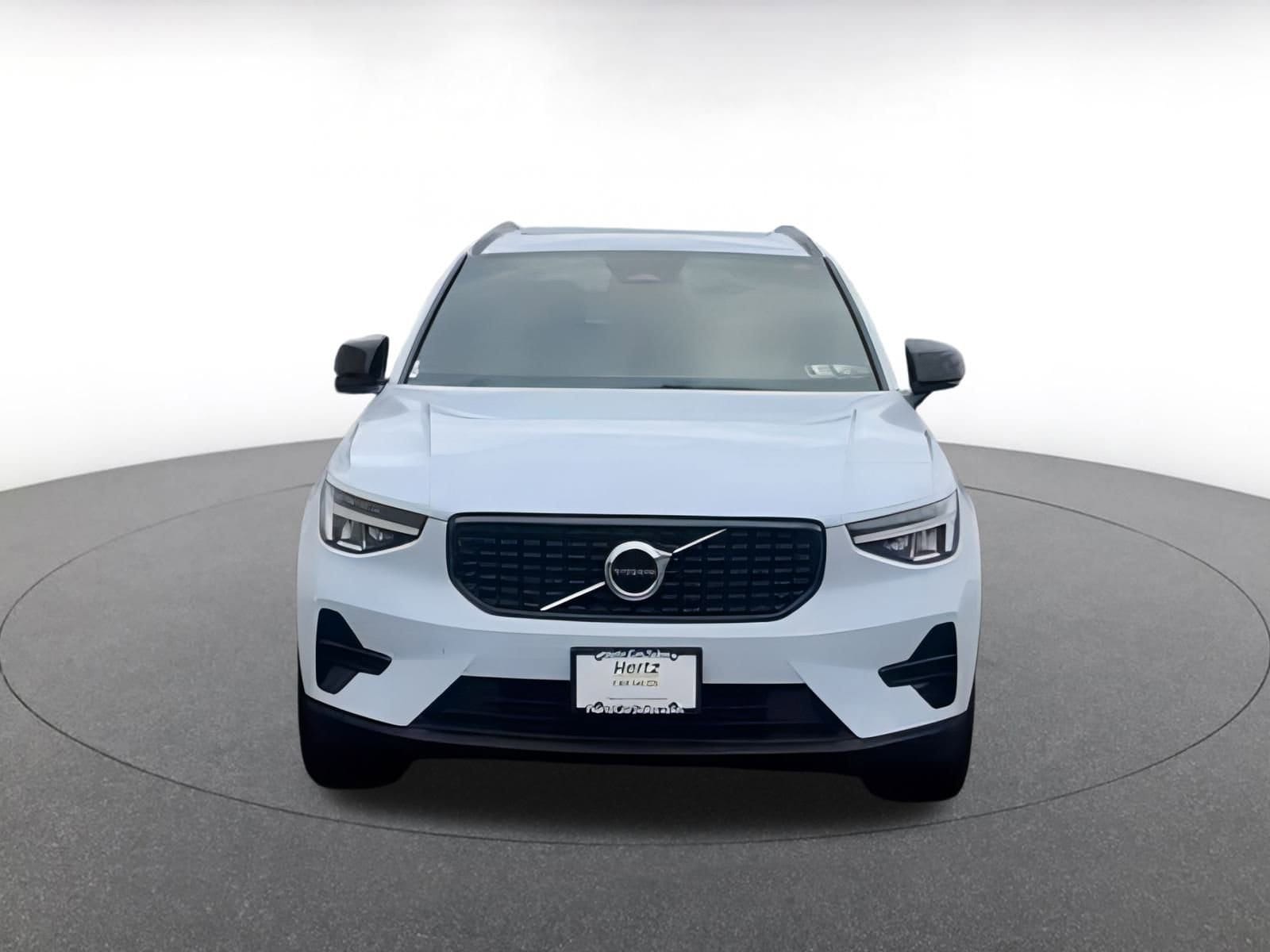 Thumbnail: 2024 Volvo XC40 - 8