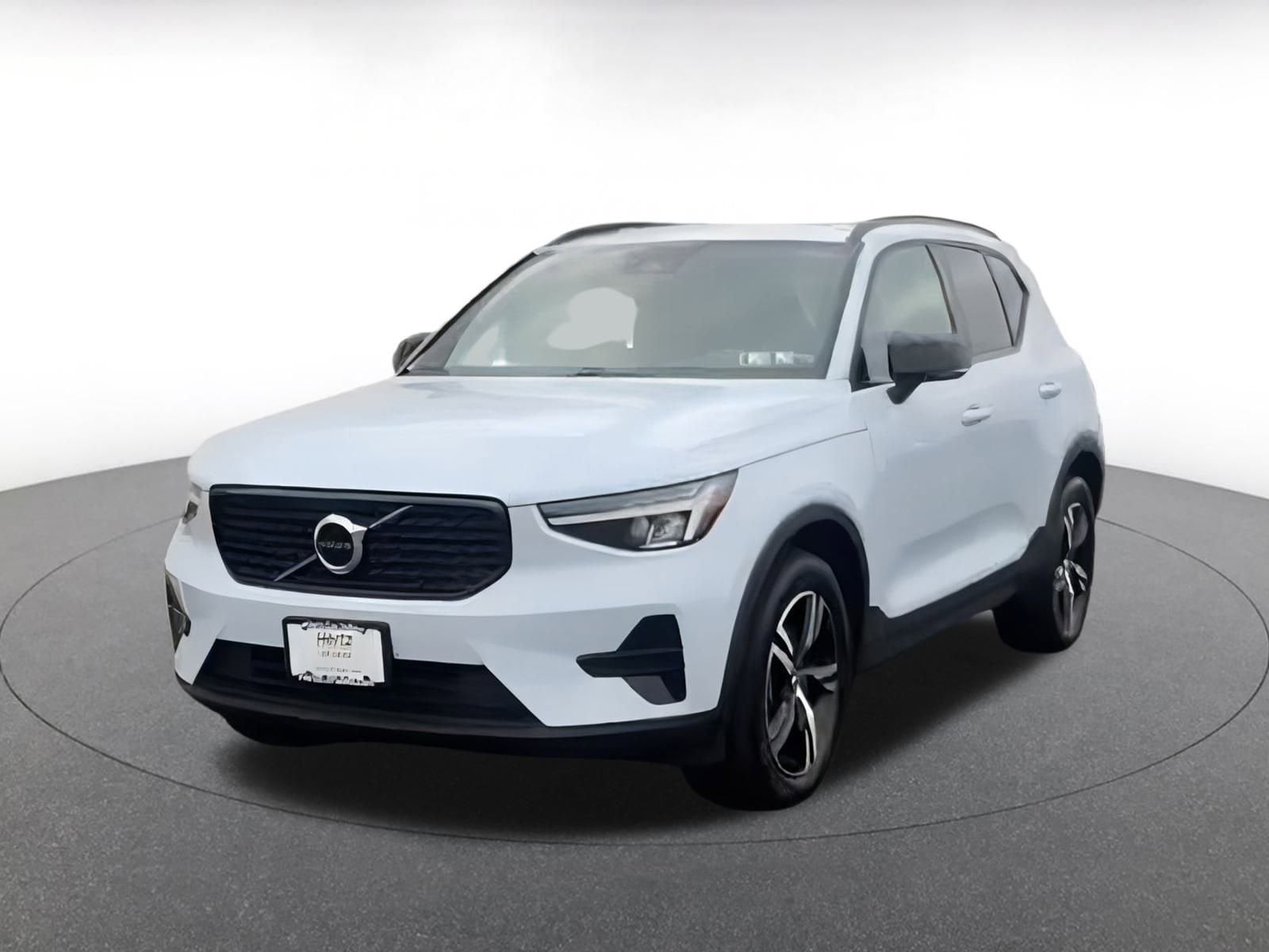 Thumbnail: 2024 Volvo XC40 - 10