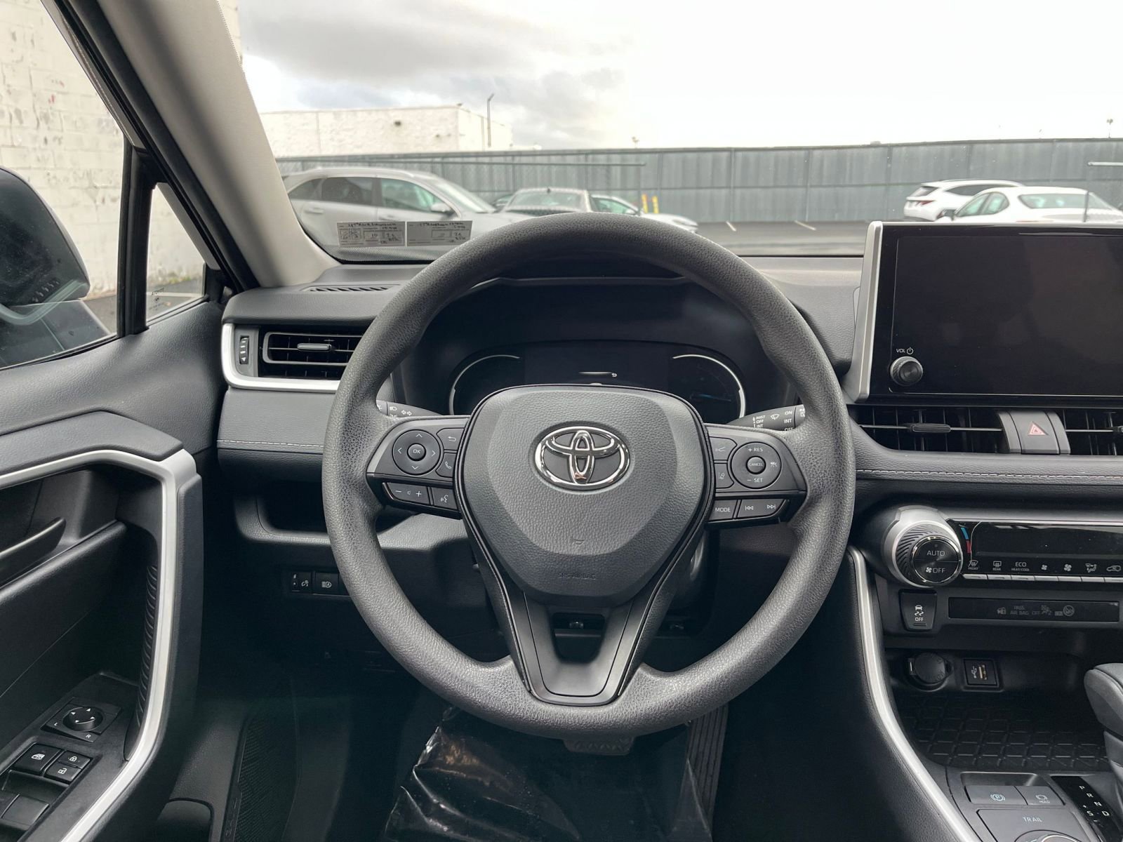 Thumbnail: 2025 Toyota RAV4 - 27