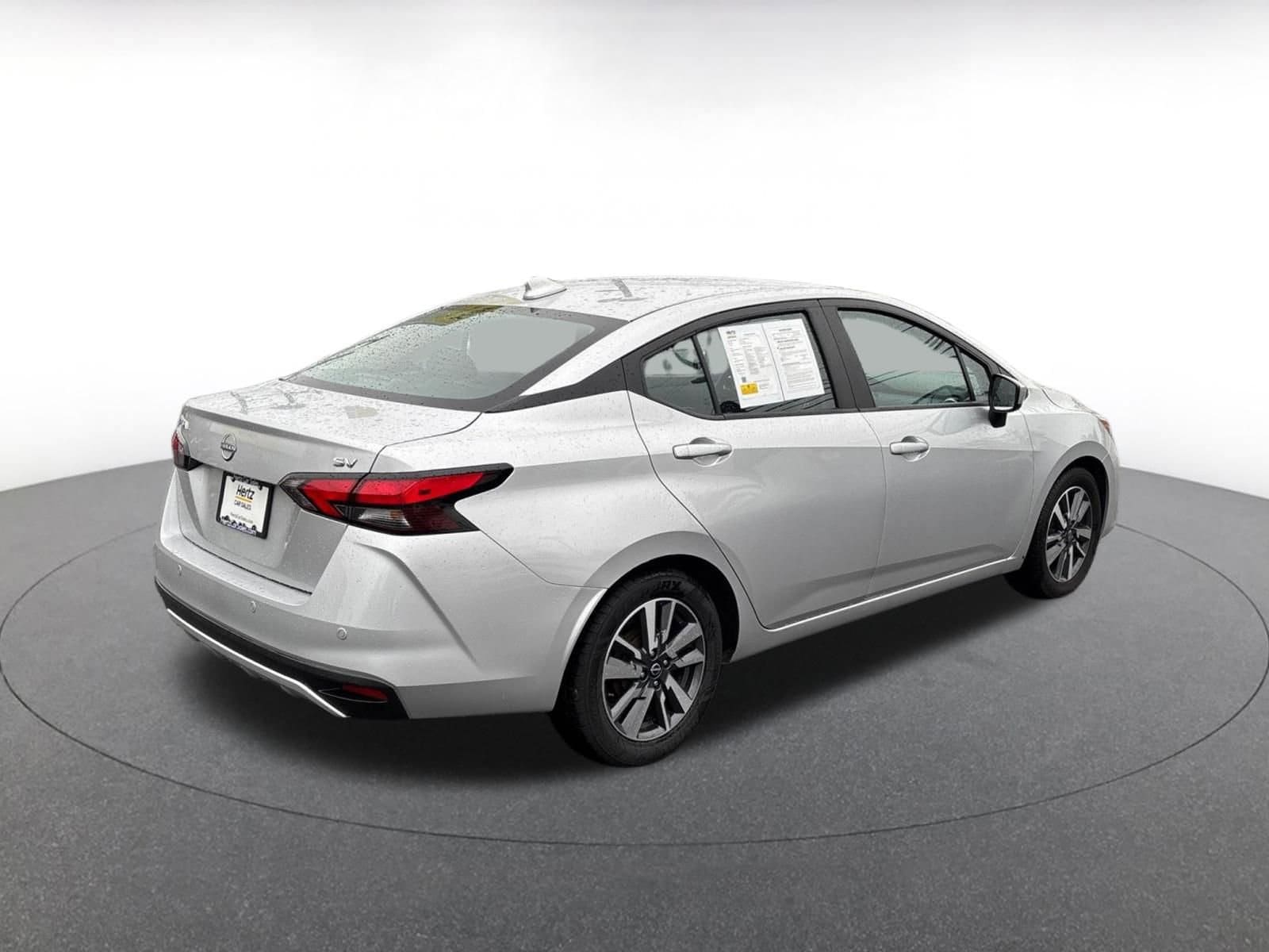 2023 Nissan Versa 1.6 SV 5