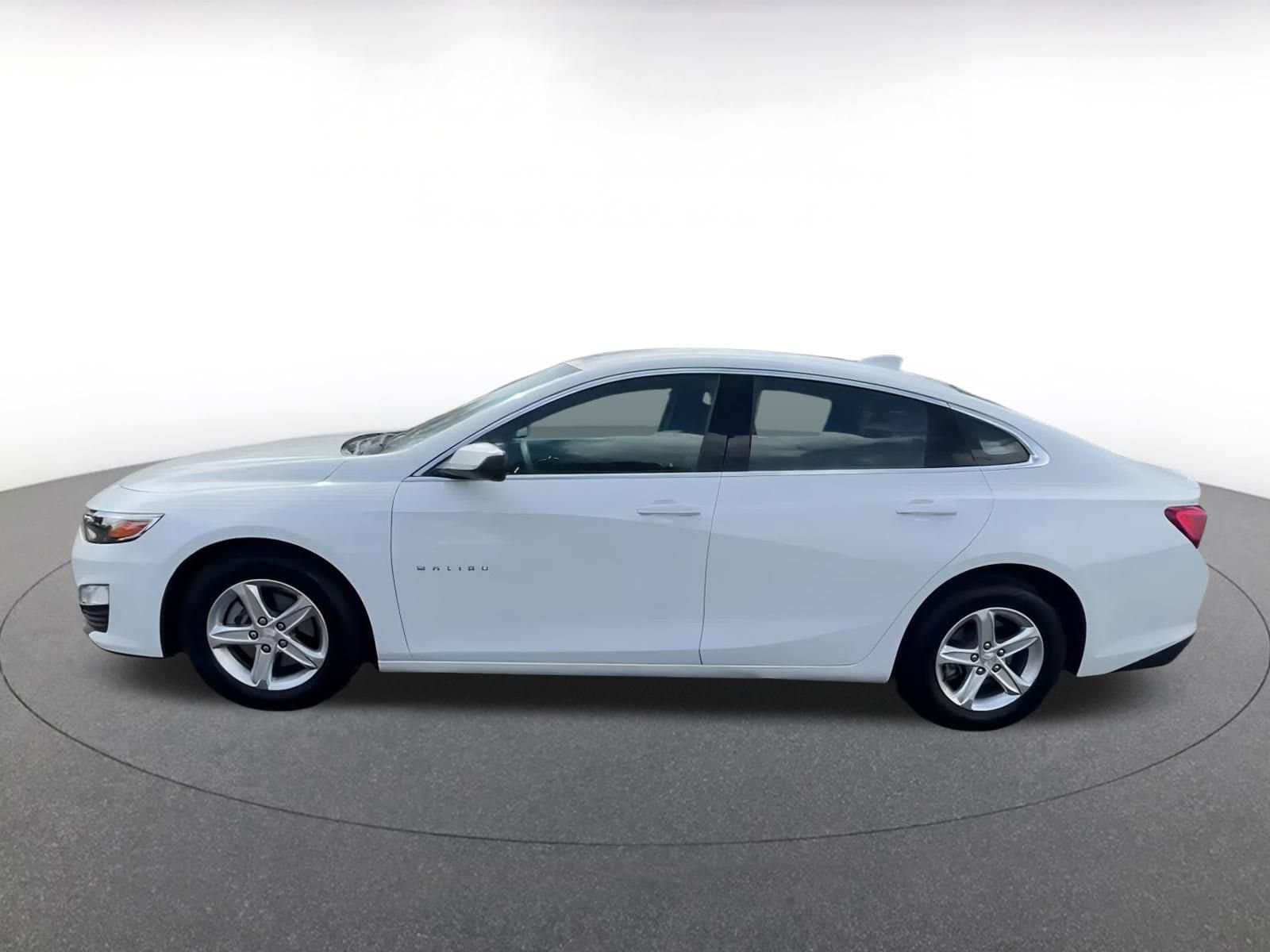 Thumbnail: 2024 Chevrolet Malibu - 8