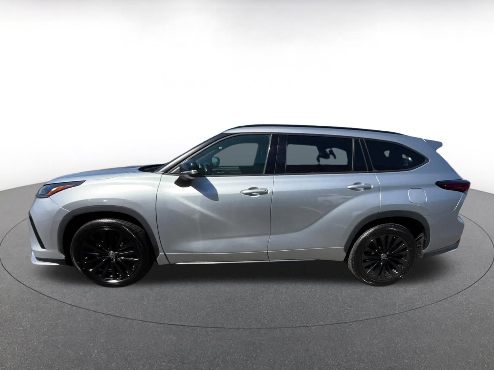 Thumbnail: 2024 Toyota Highlander - 8