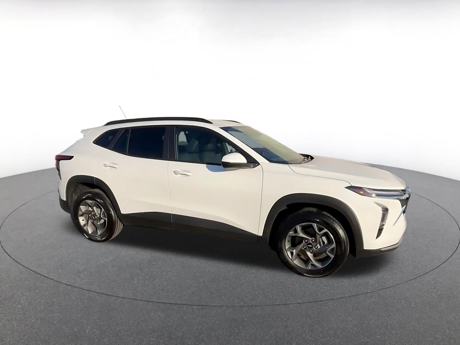 Thumbnail: 2025 Chevrolet Trax - 2