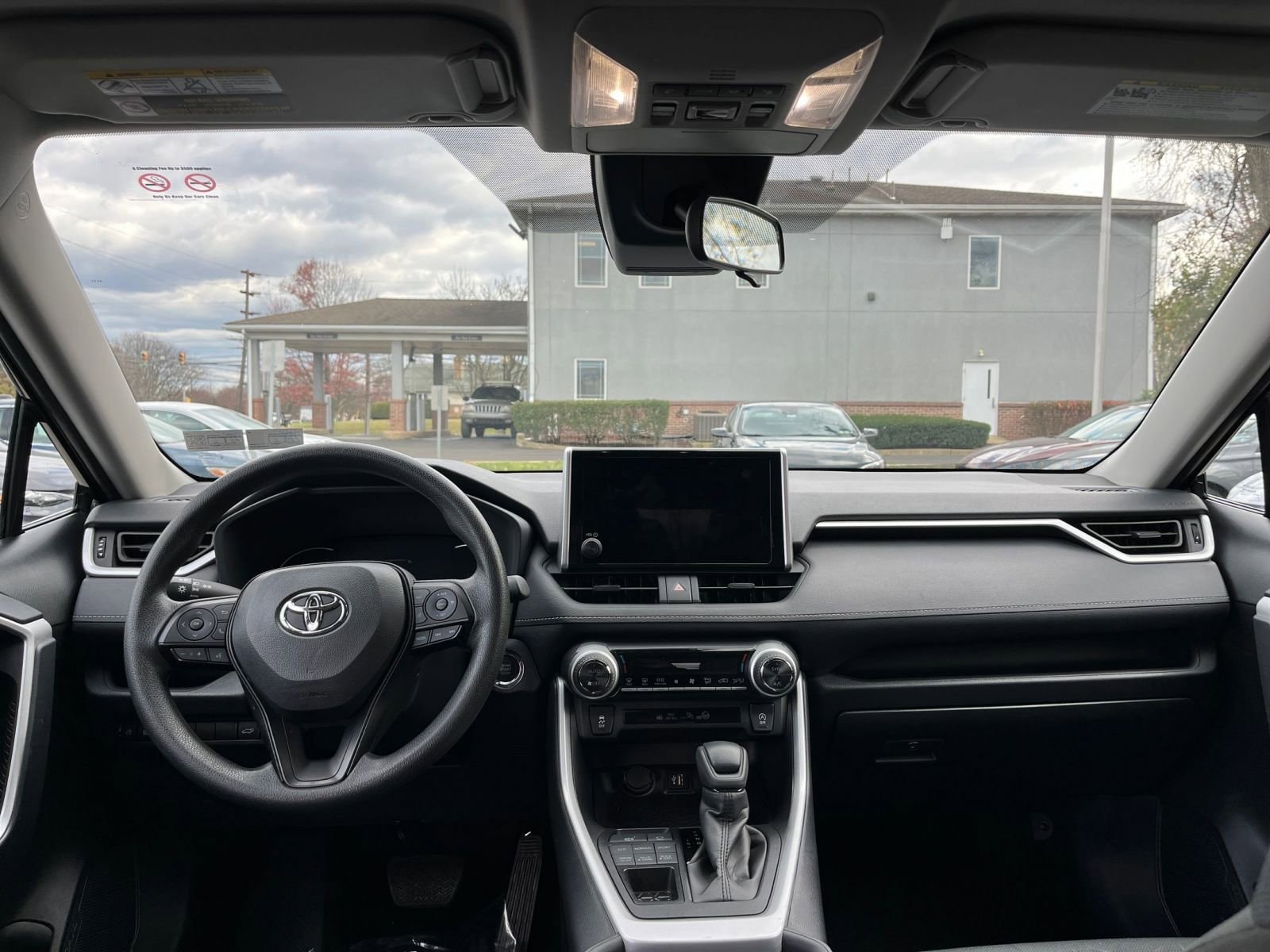 Thumbnail: 2025 Toyota RAV4 - 33