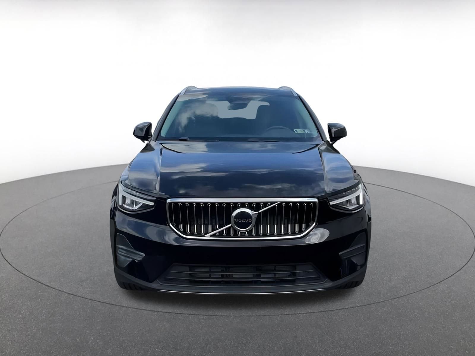 Thumbnail: 2024 Volvo XC40 - 4