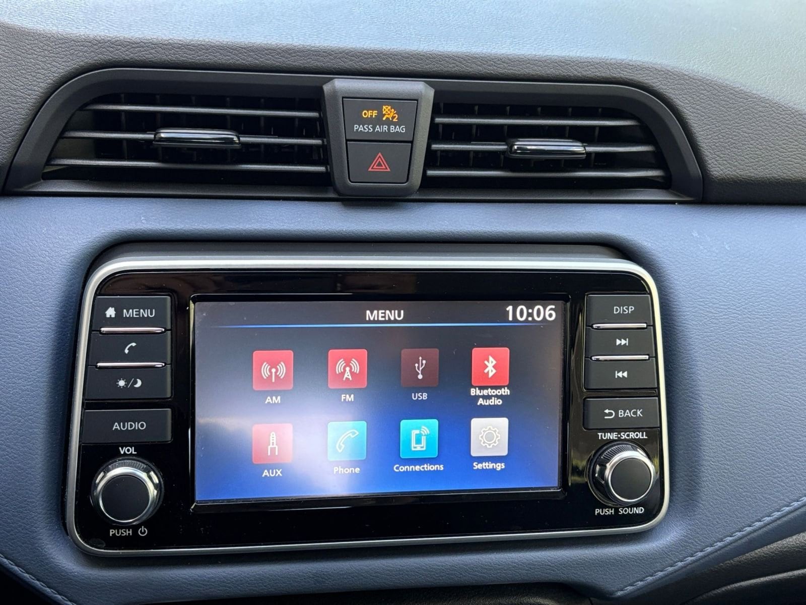 2023 Nissan Versa 1.6 SV 21