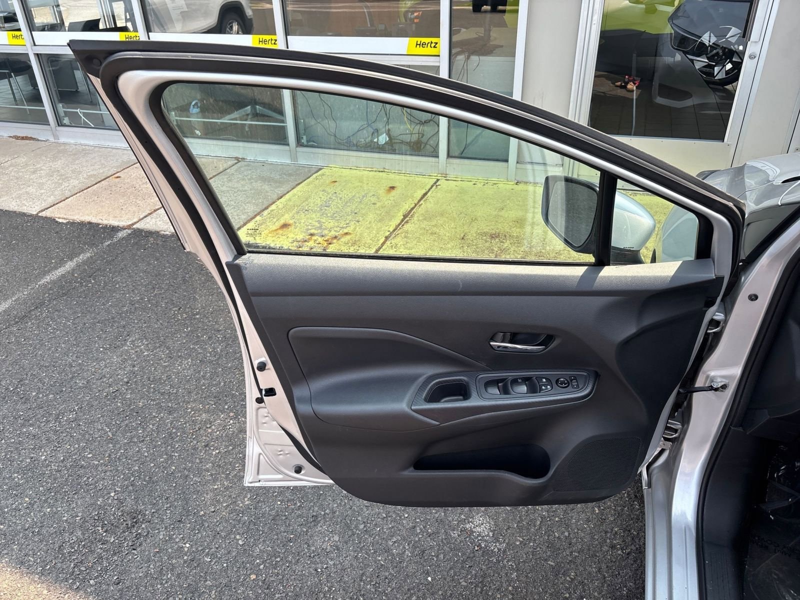 2023 Nissan Versa 1.6 SV 10