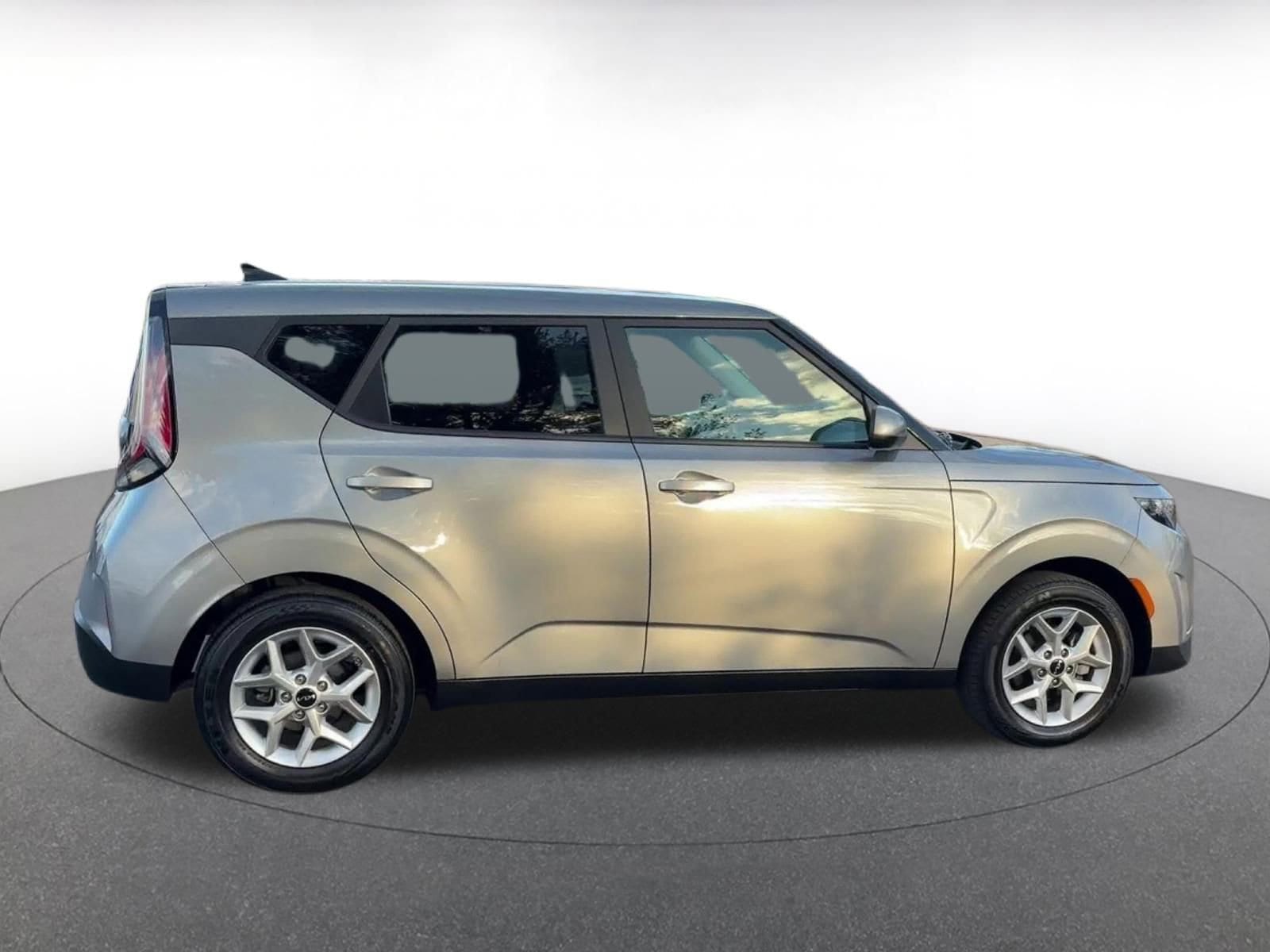 2024 Kia Soul LX 15