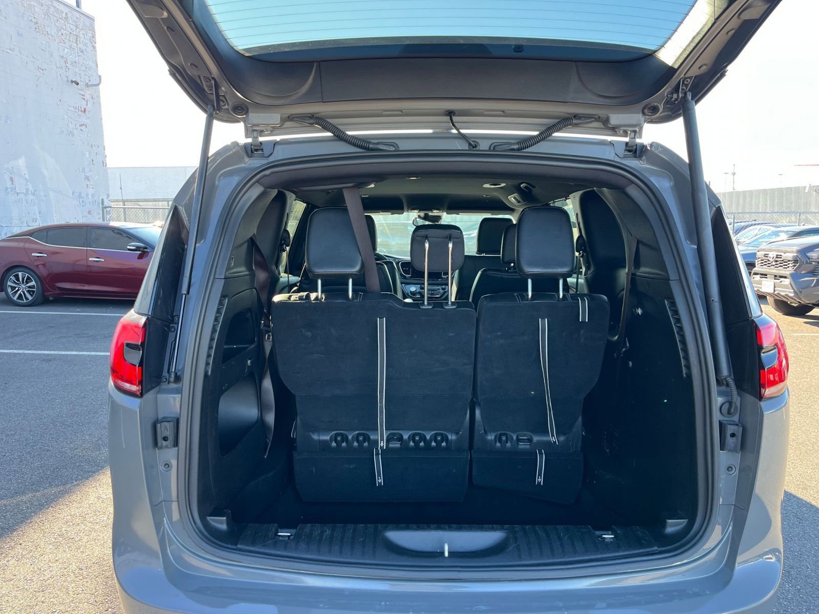 Thumbnail: 2025 Chrysler Pacifica - 31