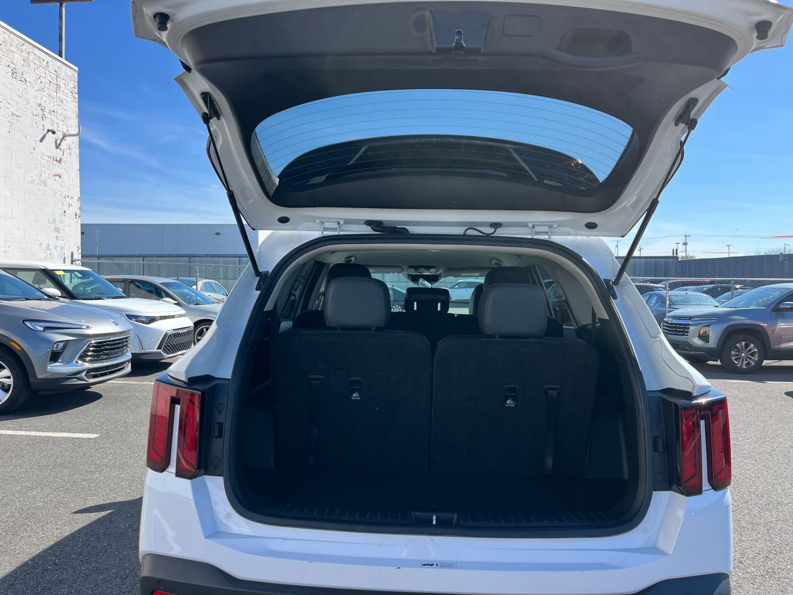 Thumbnail: 2024 Kia Sorento - 32