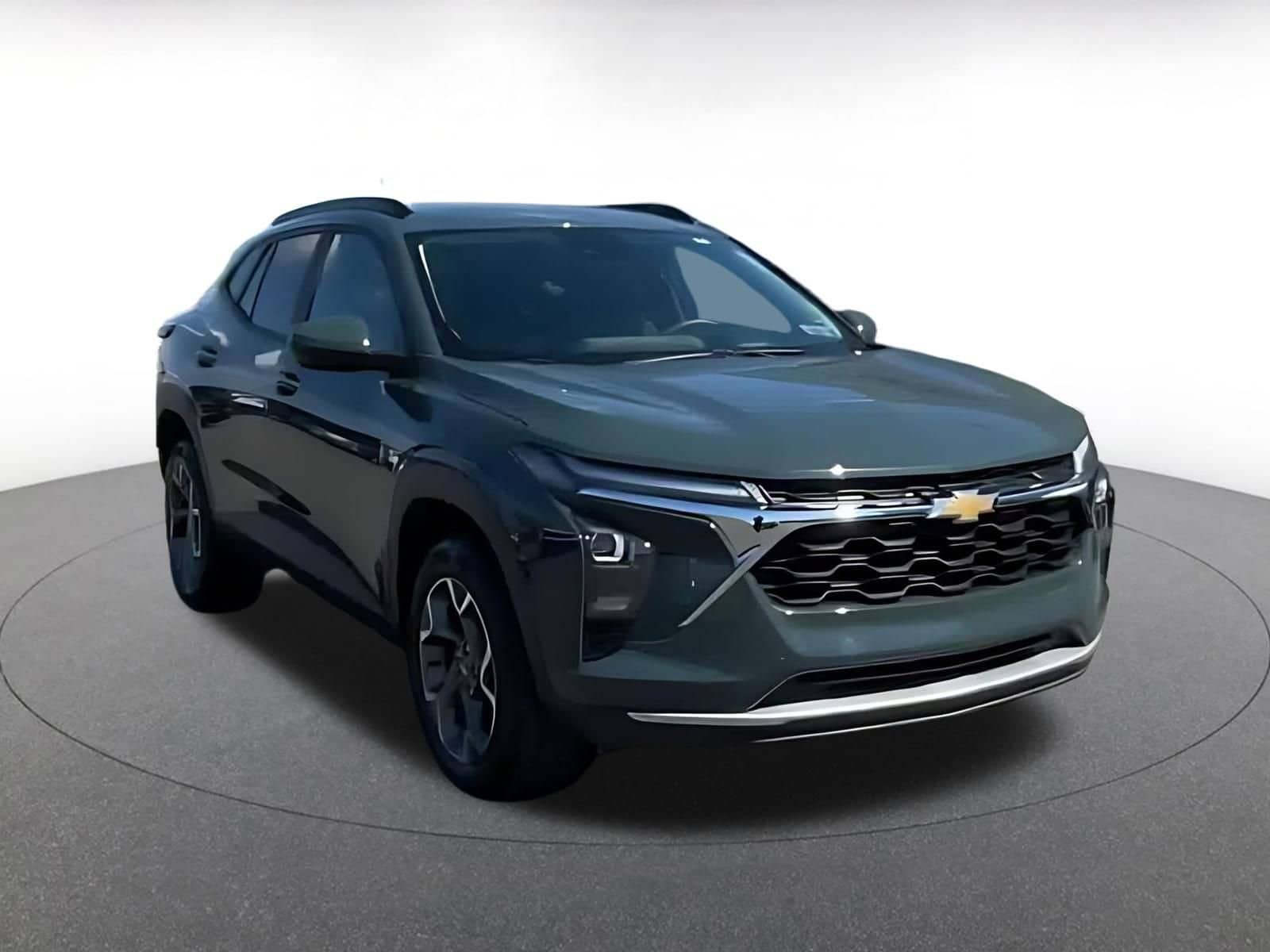 Thumbnail: 2025 Chevrolet Trax - 3