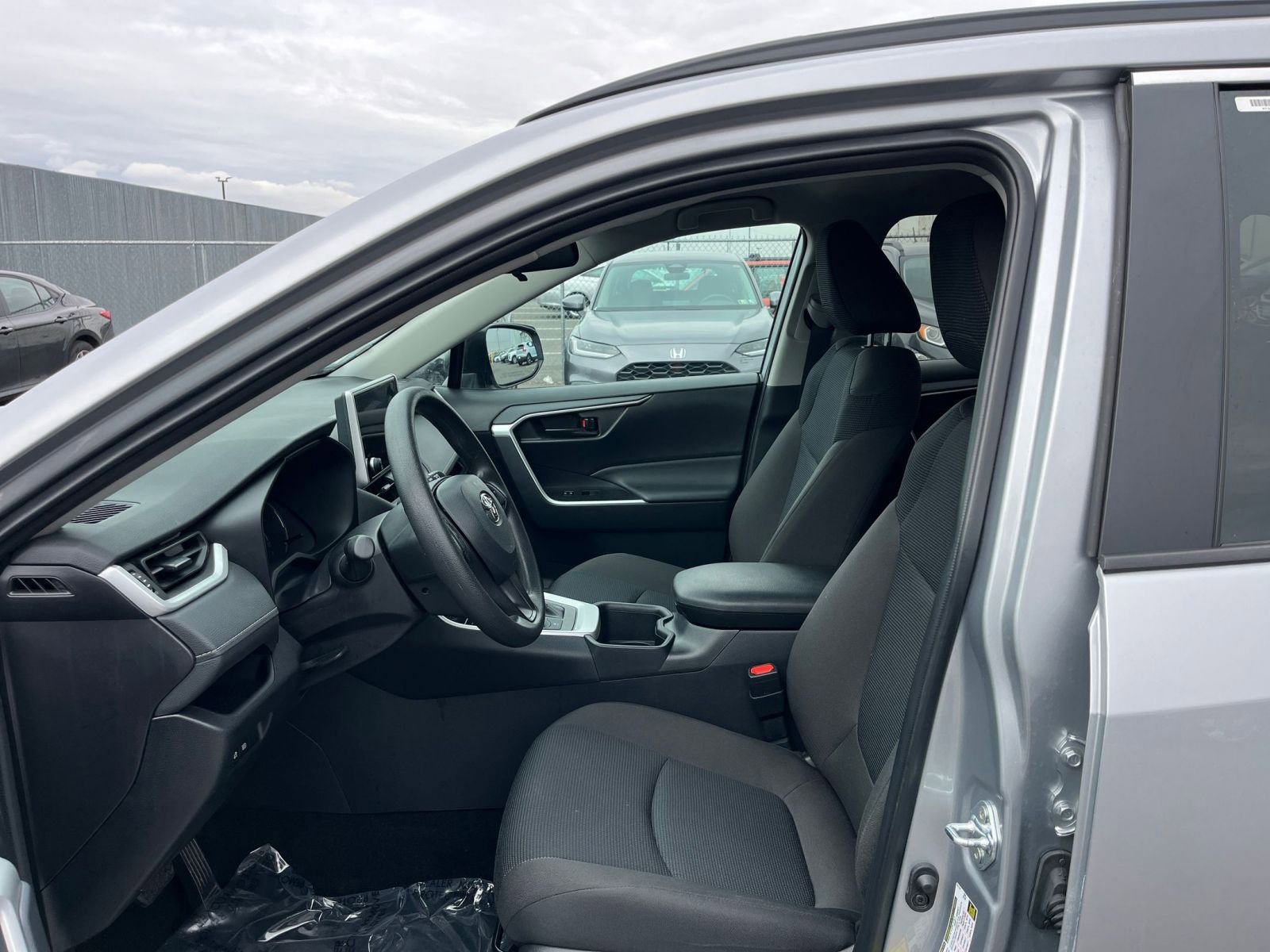 Thumbnail: 2025 Toyota RAV4 - 25