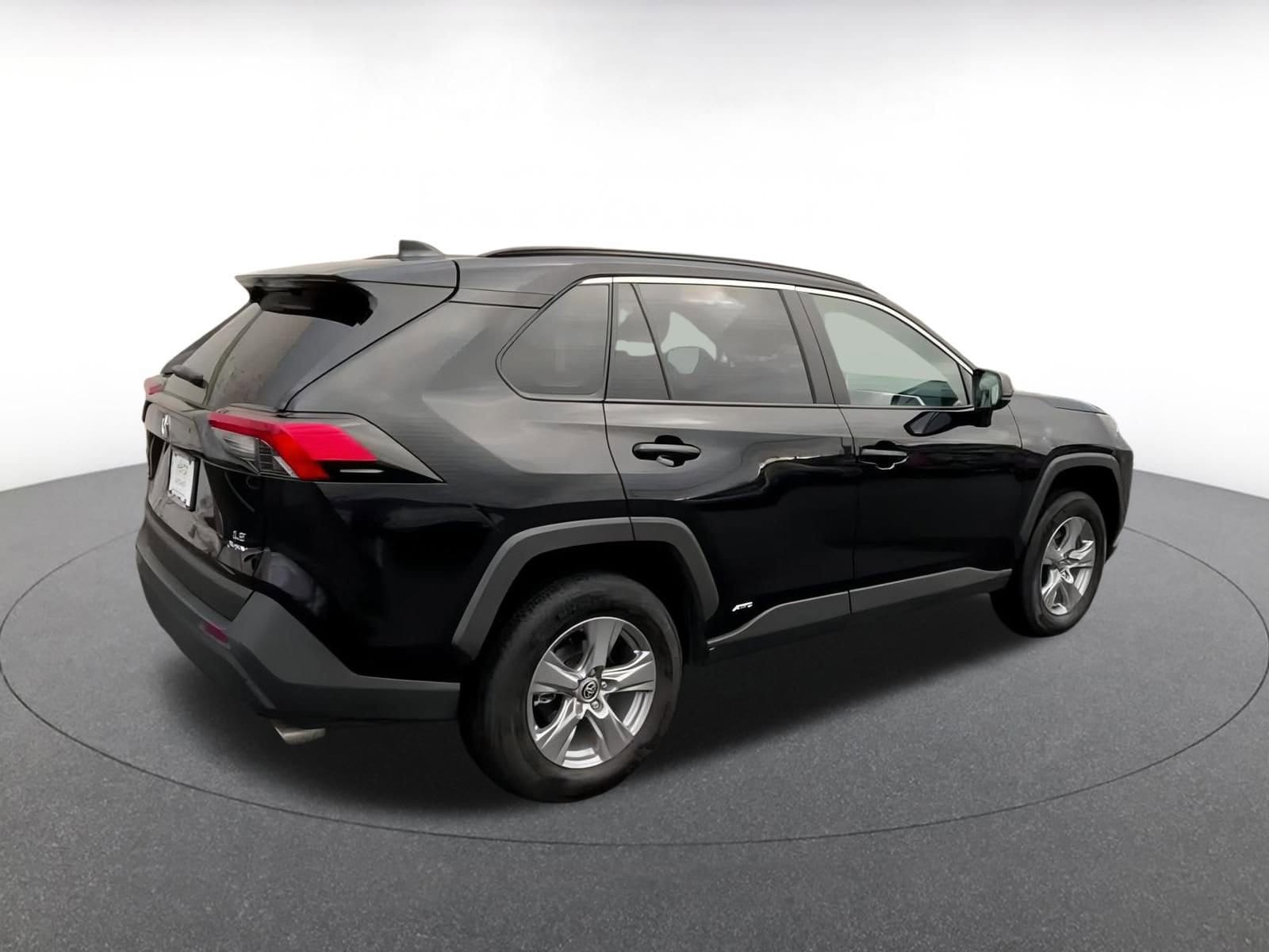 Thumbnail: 2025 Toyota RAV4 - 14