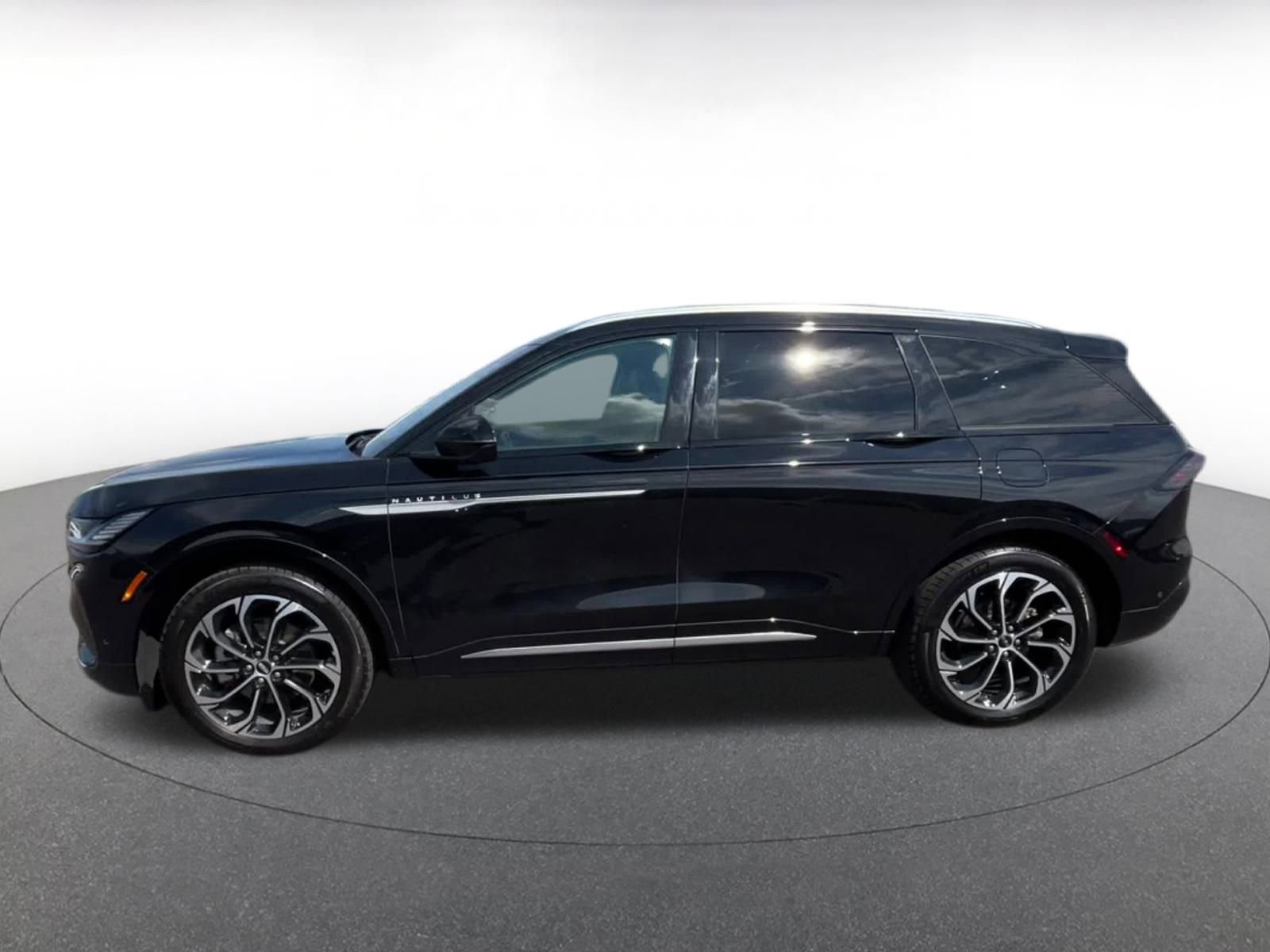 Thumbnail: 2024 Lincoln Nautilus - 9