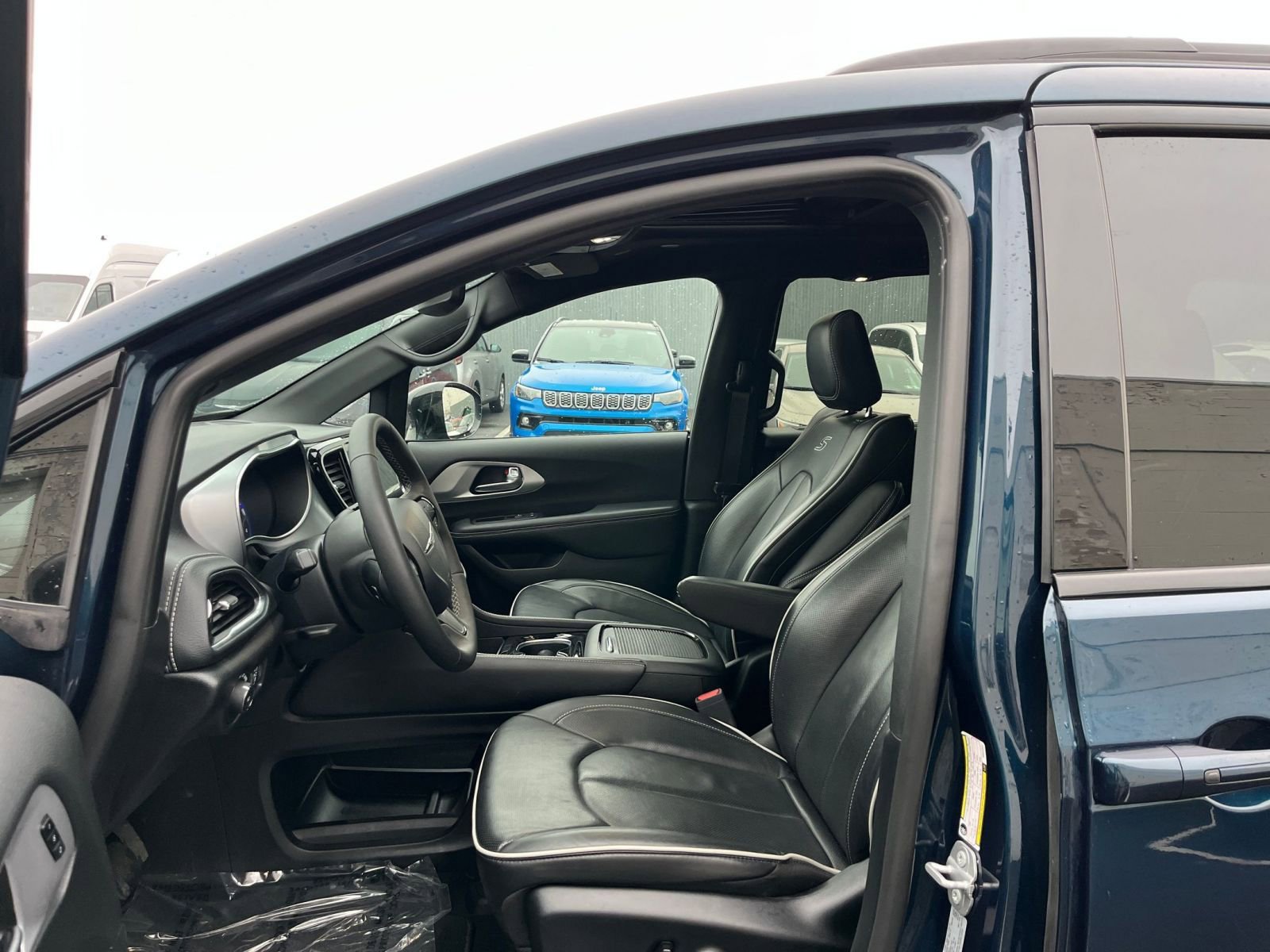 Thumbnail: 2025 Chrysler Pacifica - 29