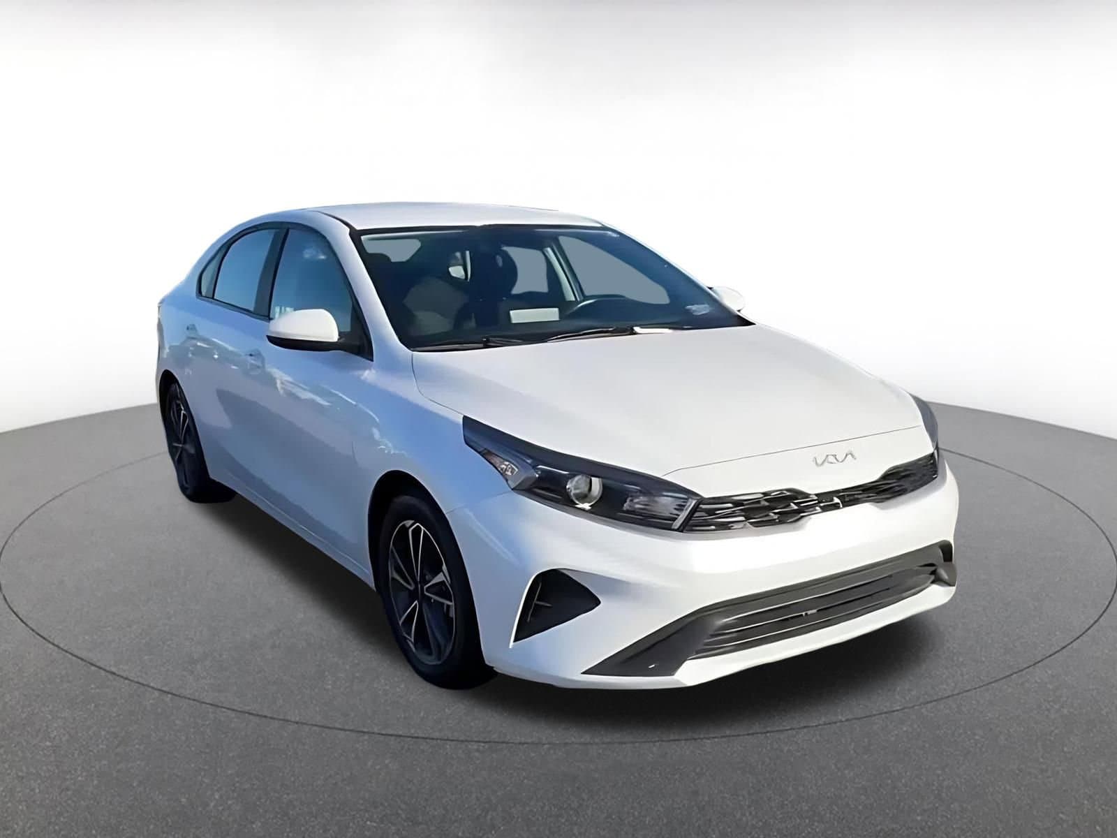 Thumbnail: 2024 Kia Forte - 3