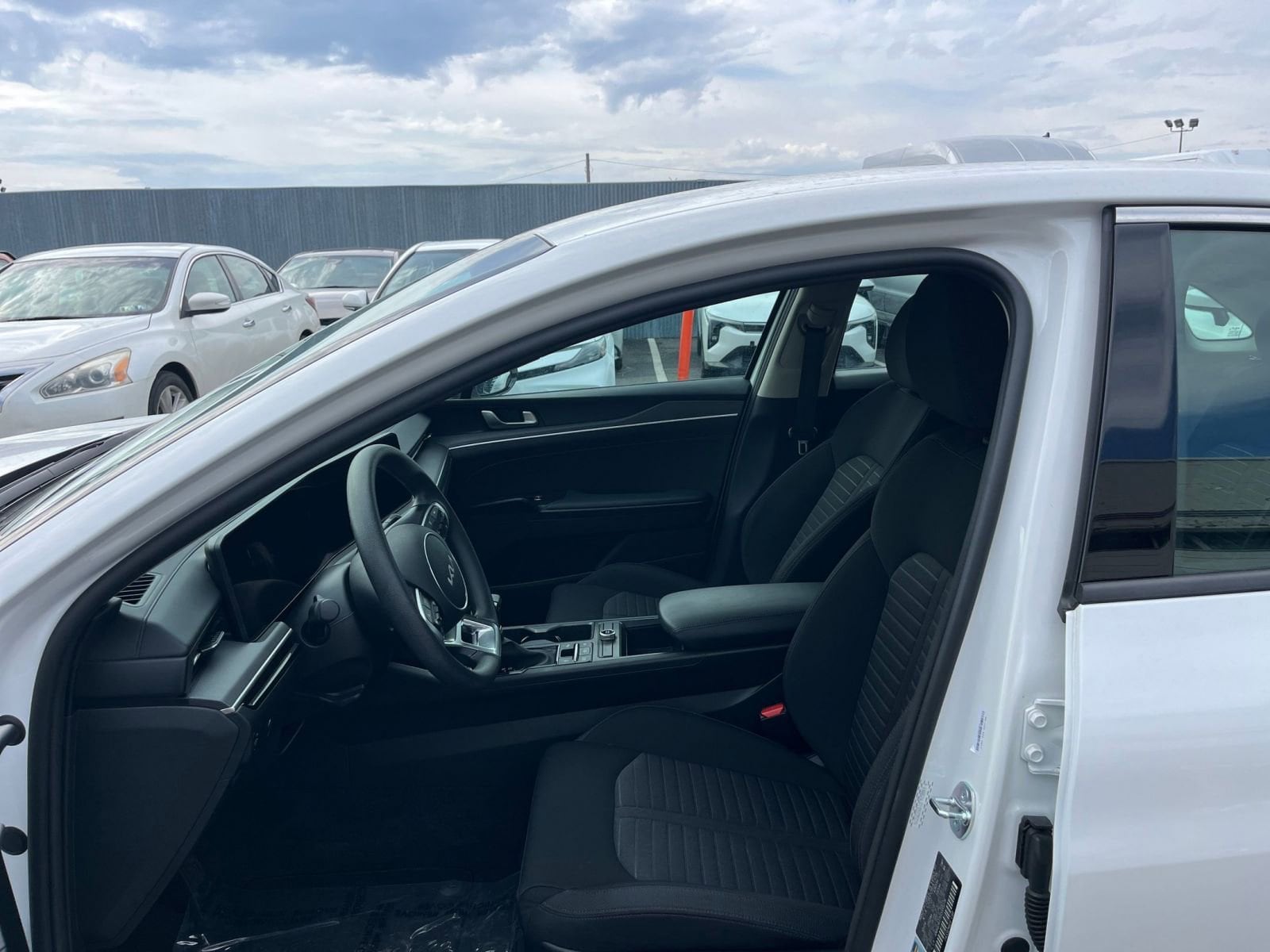 Thumbnail: 2025 Kia K5 - 27