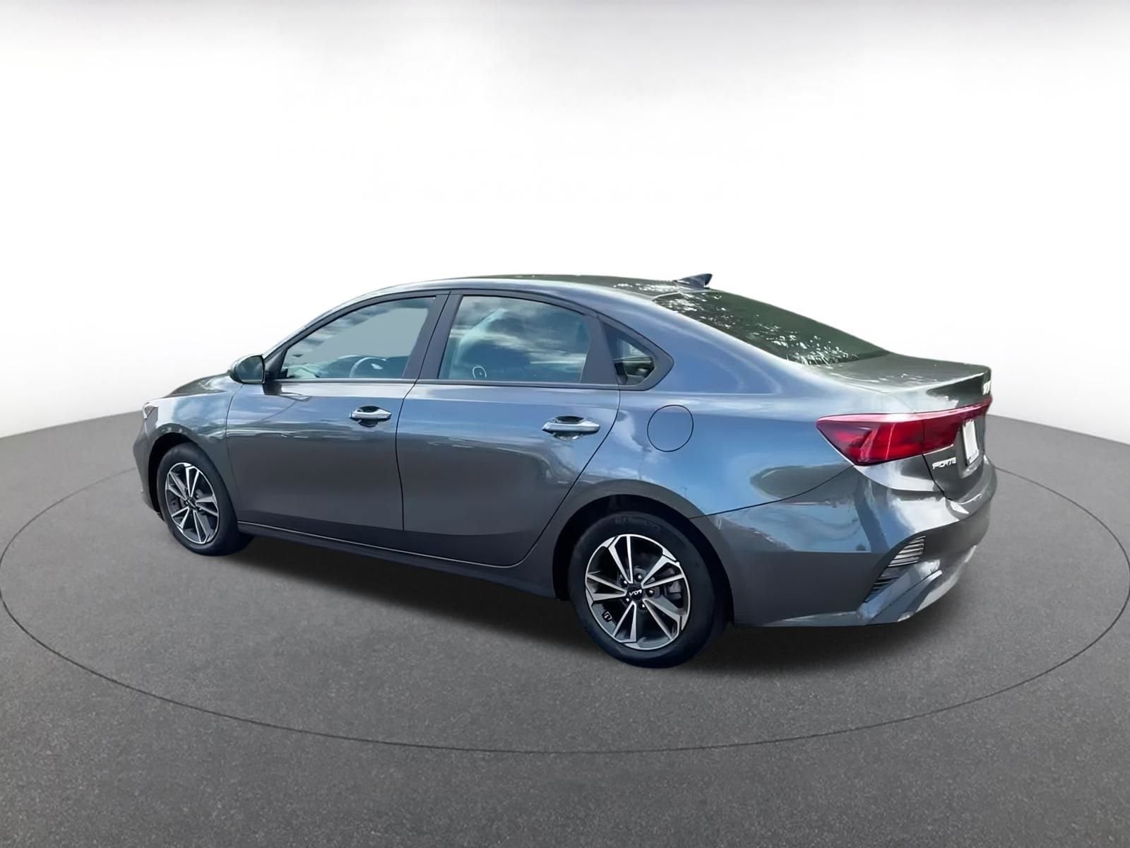 Thumbnail: 2024 Kia Forte - 8