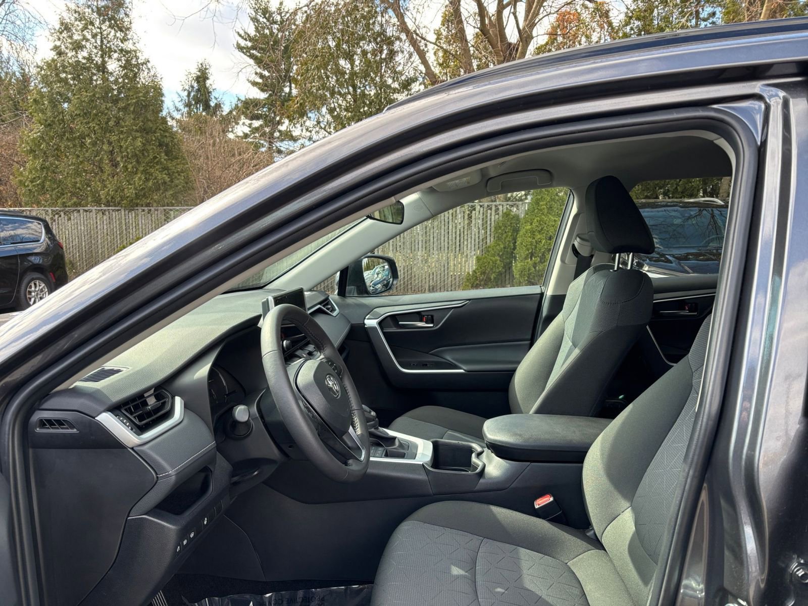 2024 Toyota RAV4 XLE 27