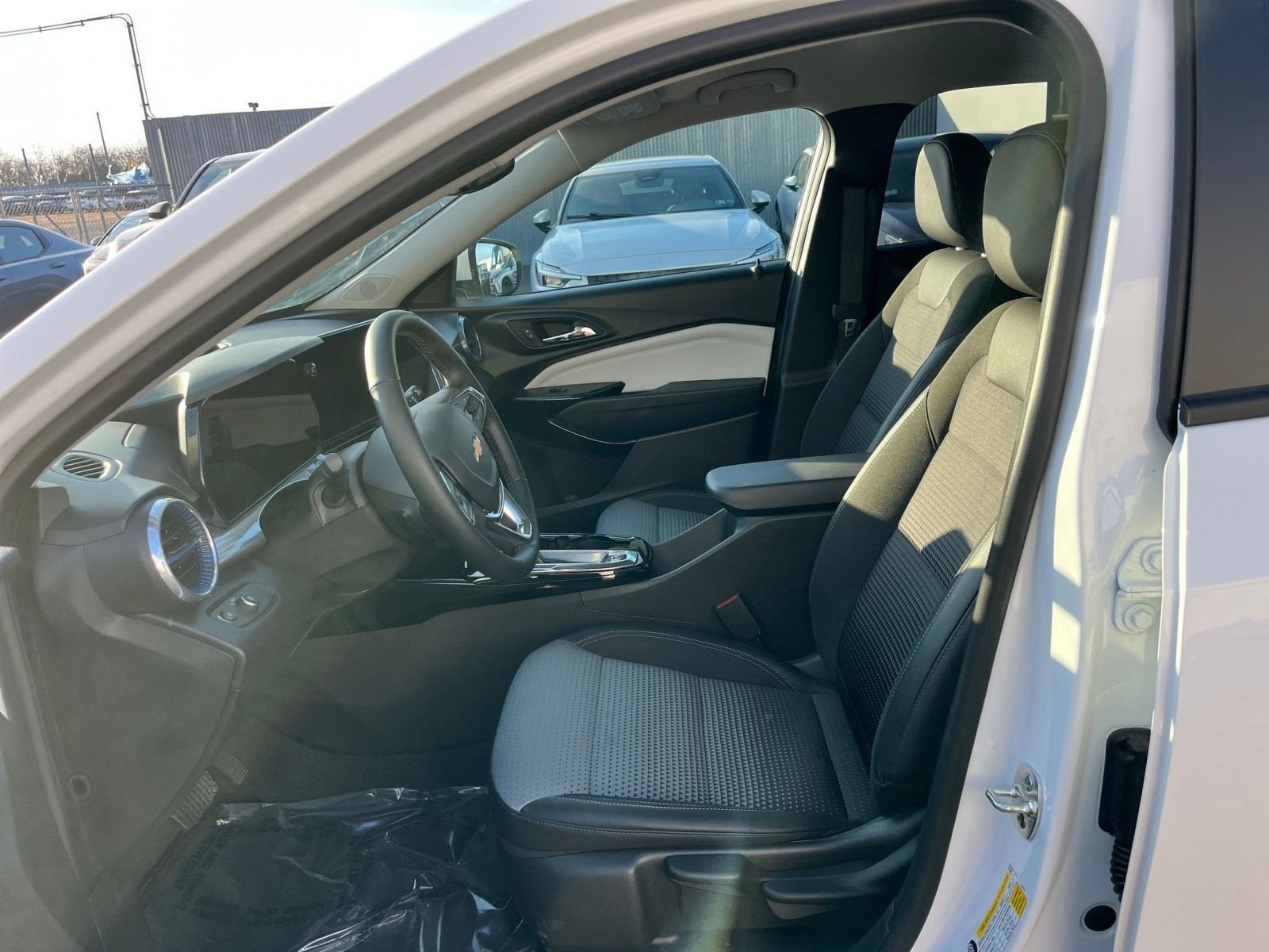 Thumbnail: 2025 Chevrolet Trax - 25