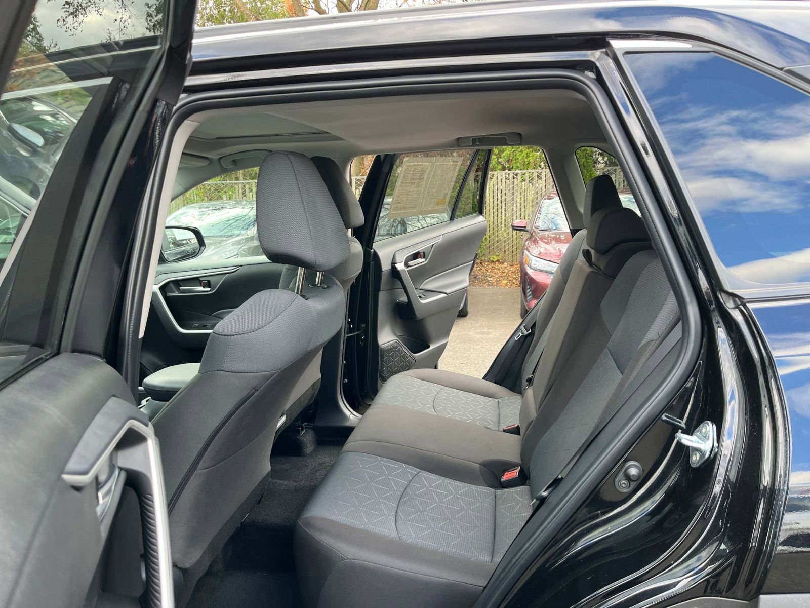 Thumbnail: 2025 Toyota RAV4 - 25