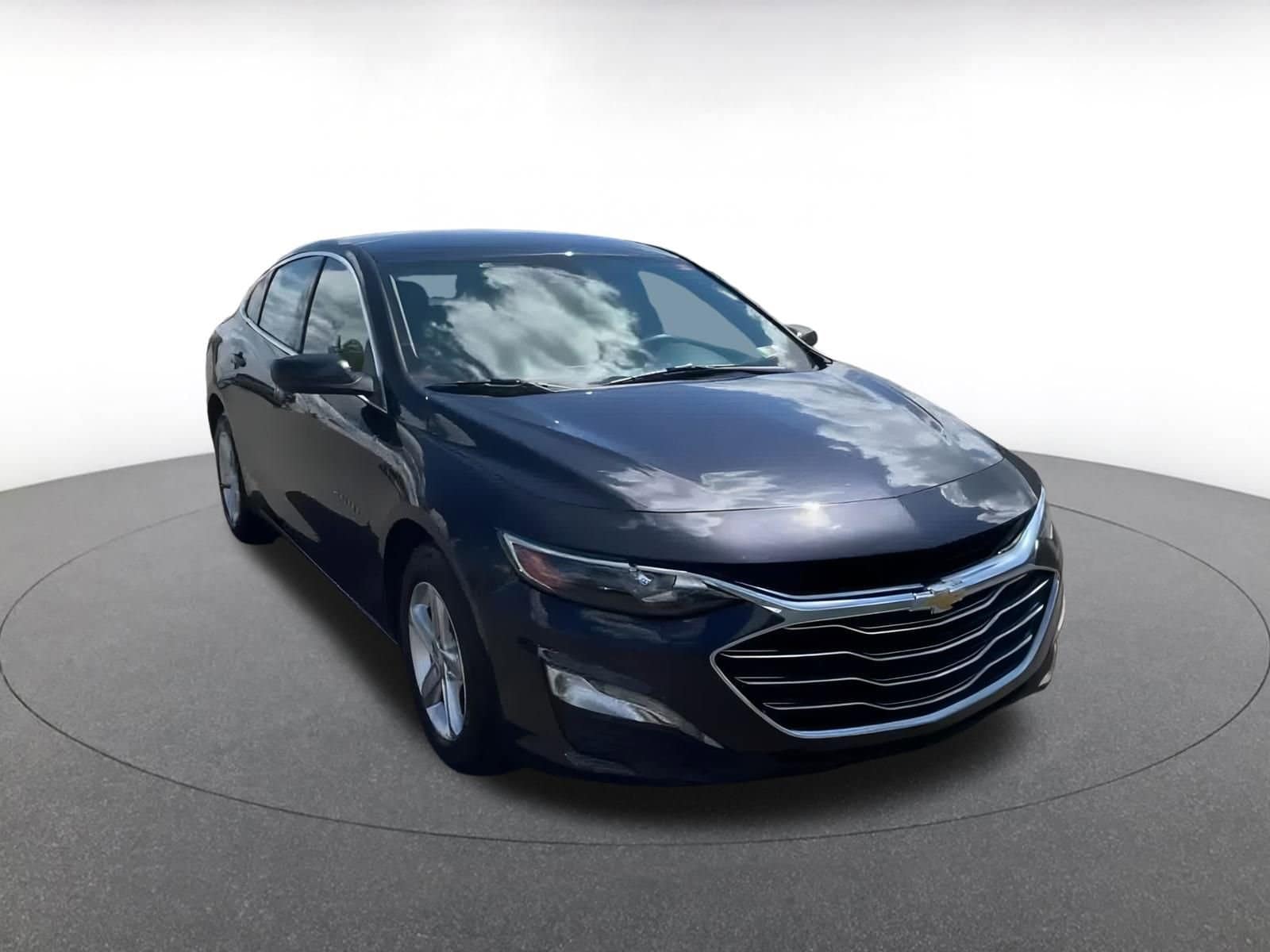 Thumbnail: 2023 Chevrolet Malibu - 3