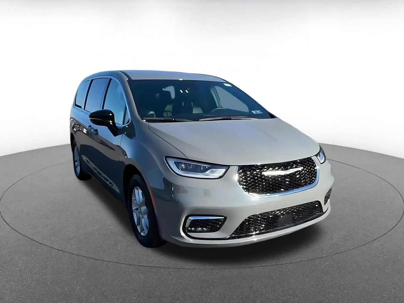 Thumbnail: 2025 Chrysler Pacifica - 3