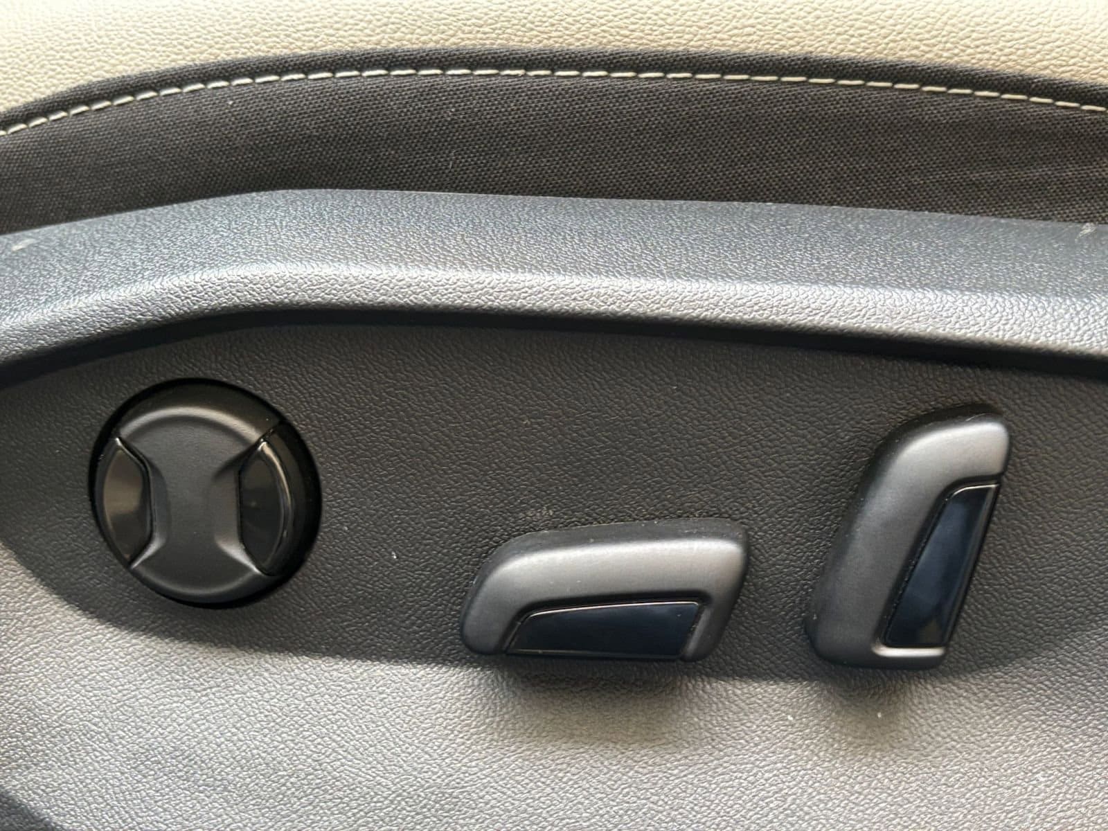 Thumbnail: 2025 Volkswagen Taos - 22