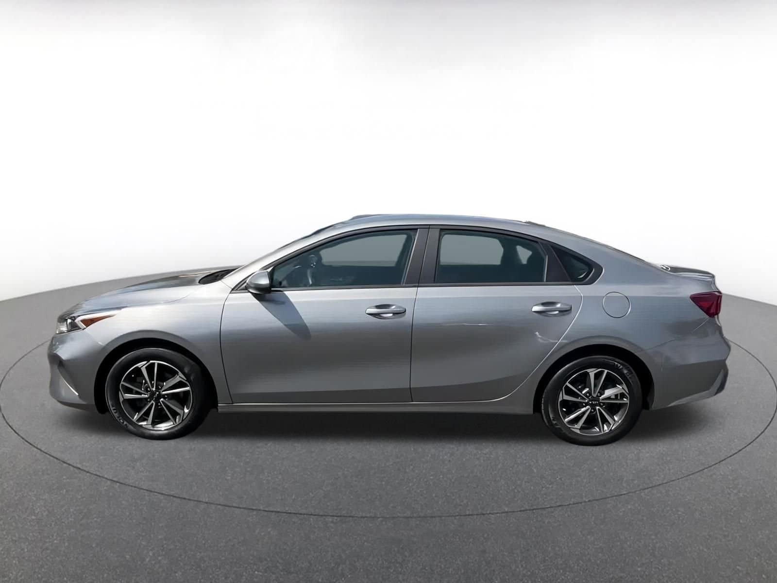 Thumbnail: 2024 Kia Forte - 7