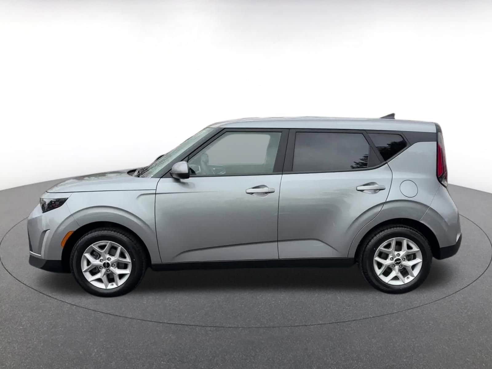 2024 Kia Soul LX 8