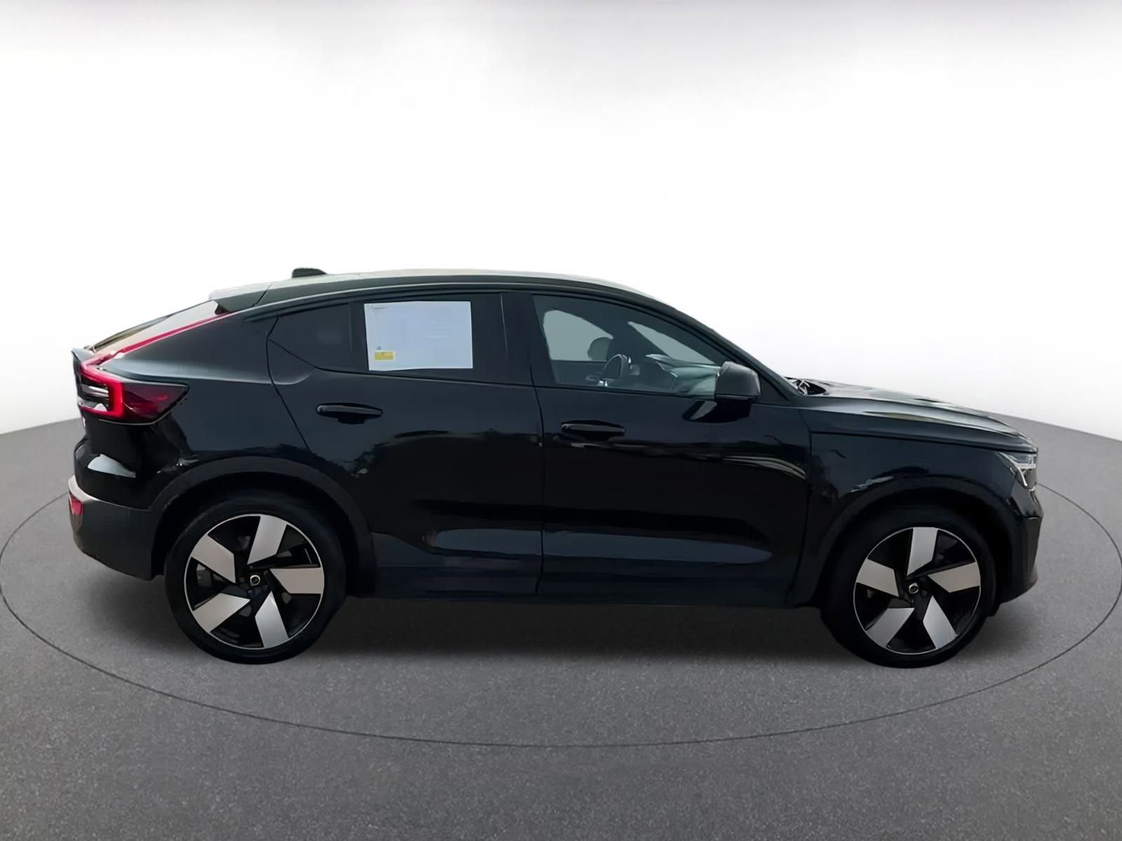 Thumbnail: 2023 Volvo C40 - 16
